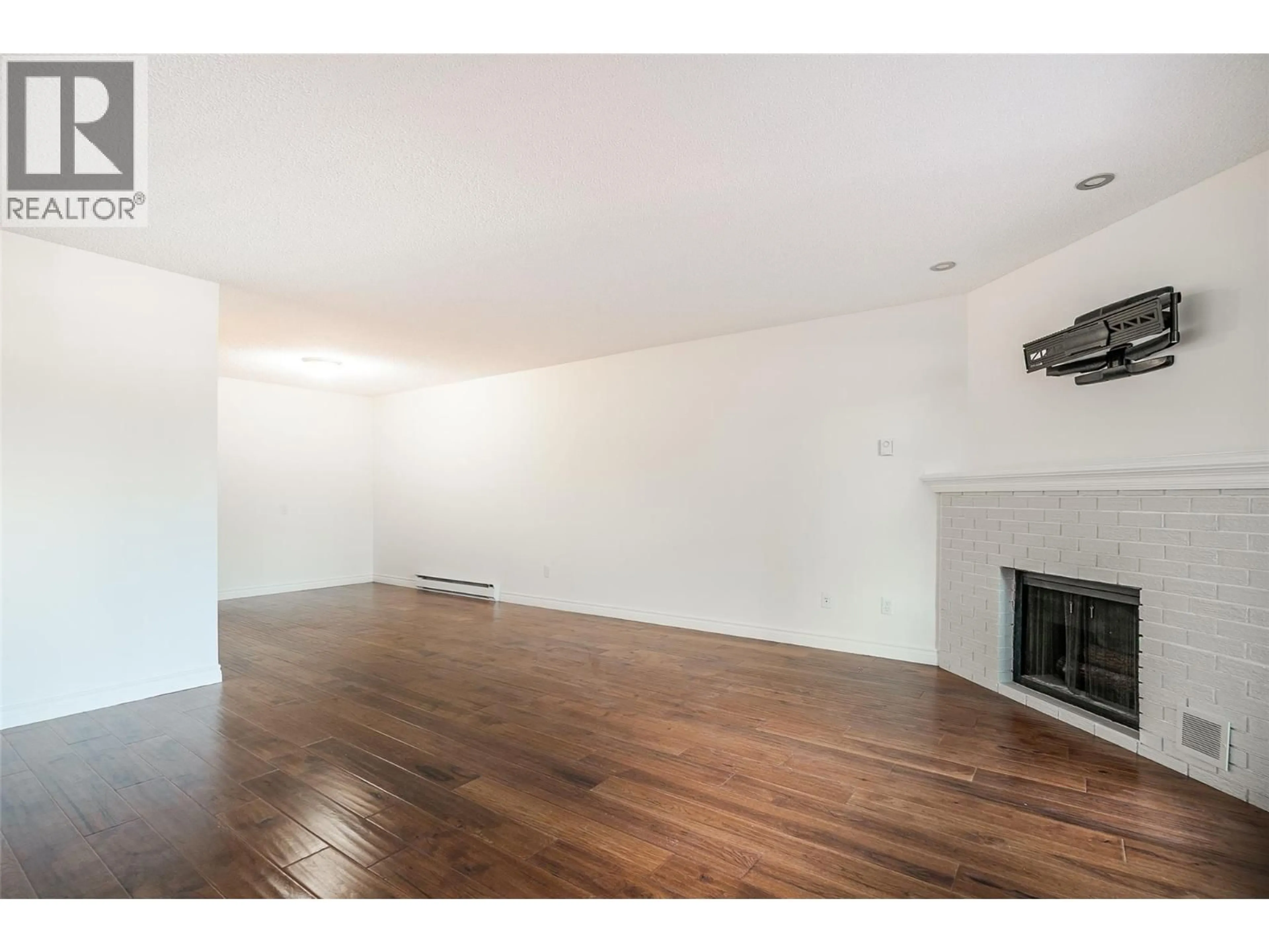 A pic of a room for 206 - 983 BERNARD AVENUE, Kelowna British Columbia V1Y6P7