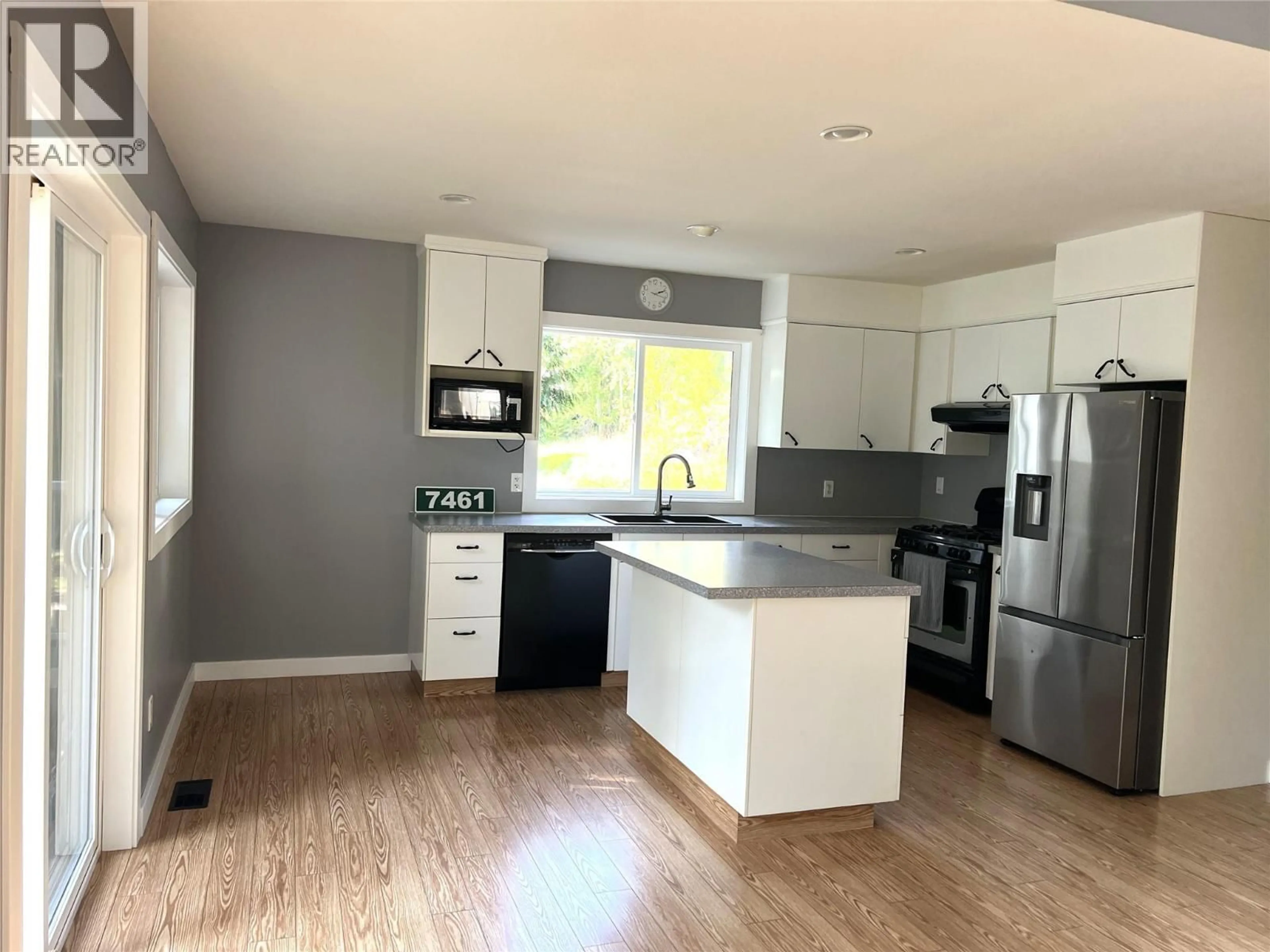 Open concept kitchen, wood/laminate floor for 7461 STAMPEDE TRAIL, Anglemont British Columbia V0E1M8