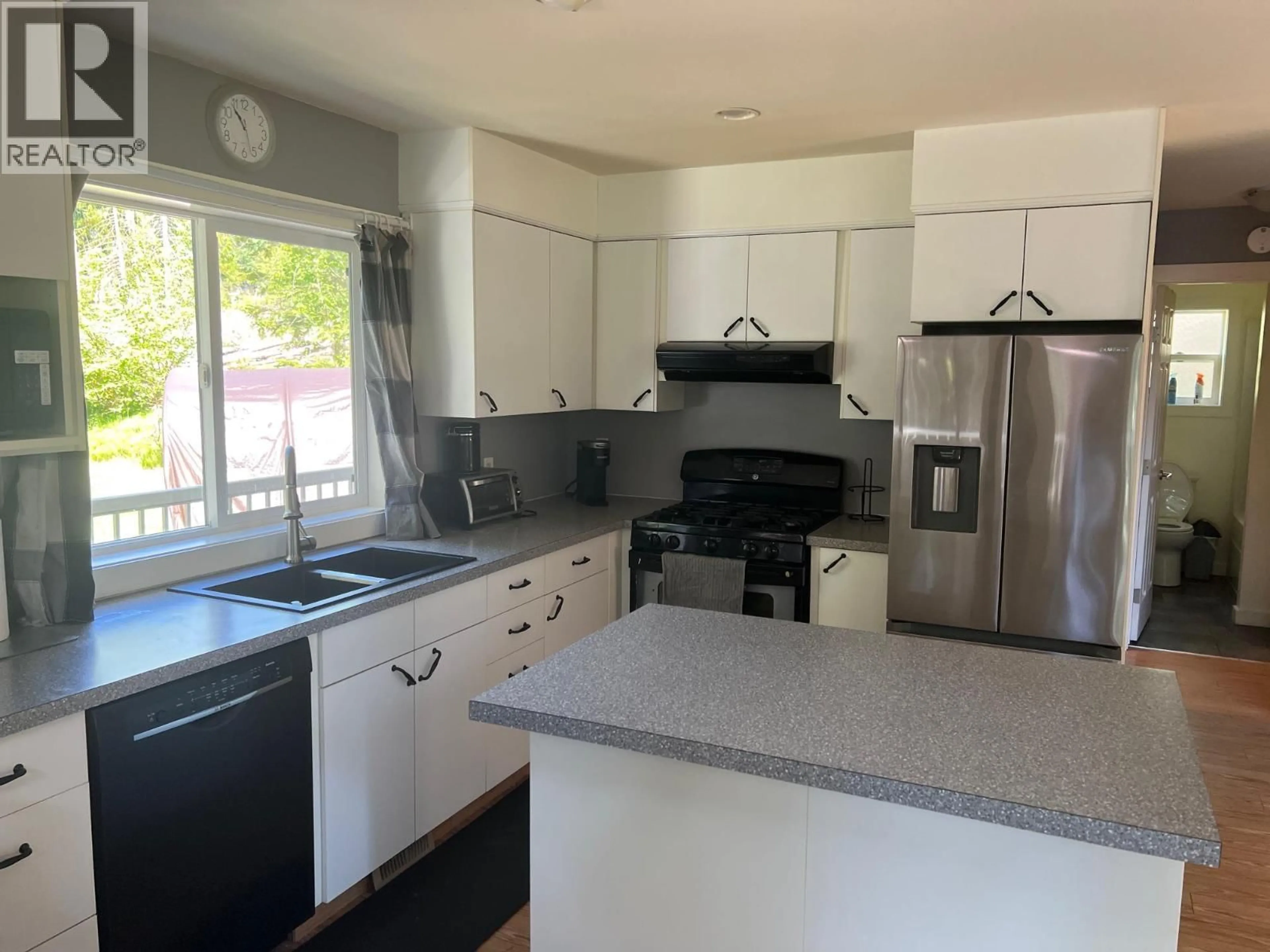 Standard kitchen, unknown for 7461 STAMPEDE TRAIL, Anglemont British Columbia V0E1M8