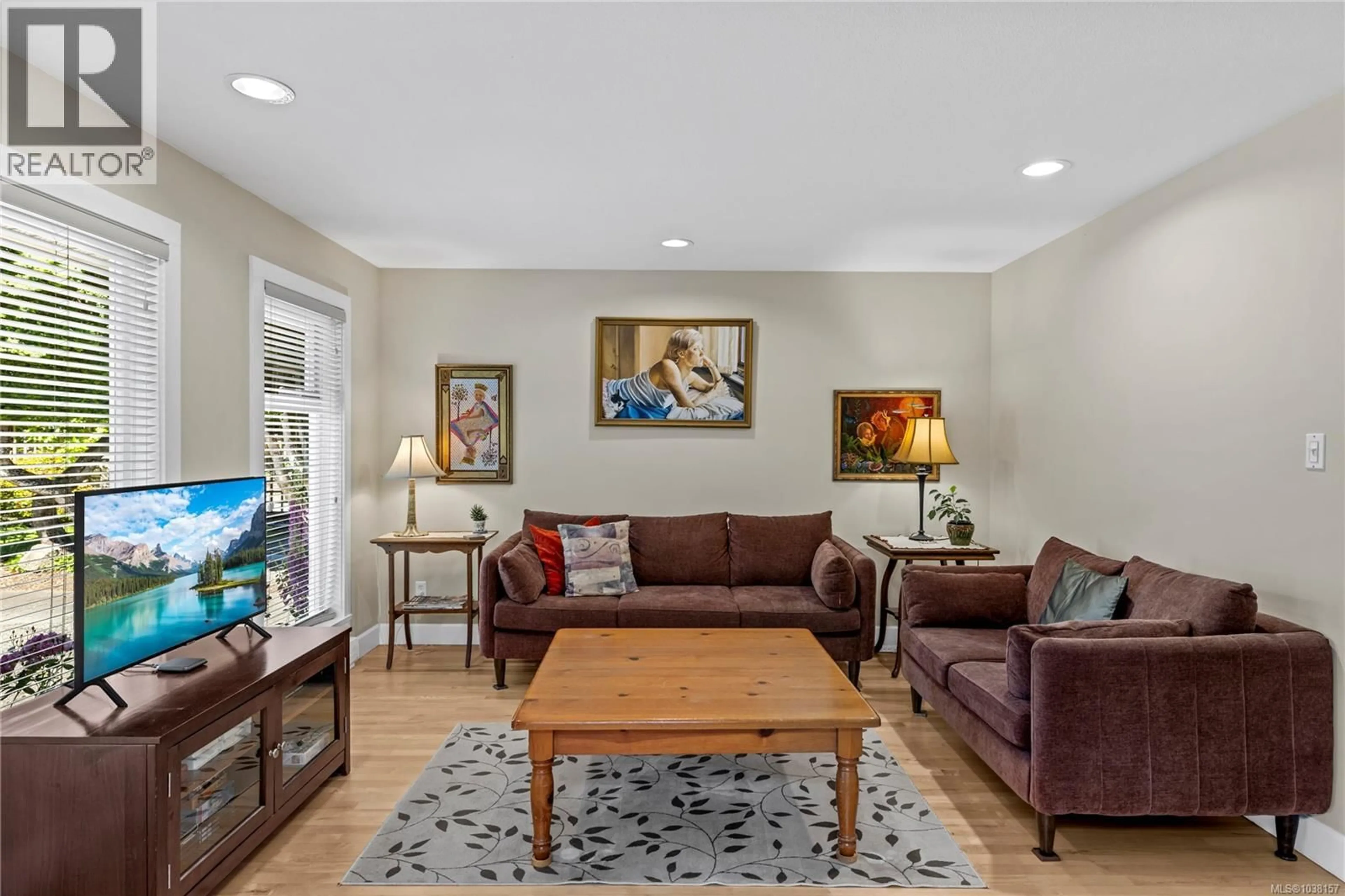 Living room with furniture, unknown for 2184 MICHIGAN WAY, Nanaimo British Columbia V9R6S1