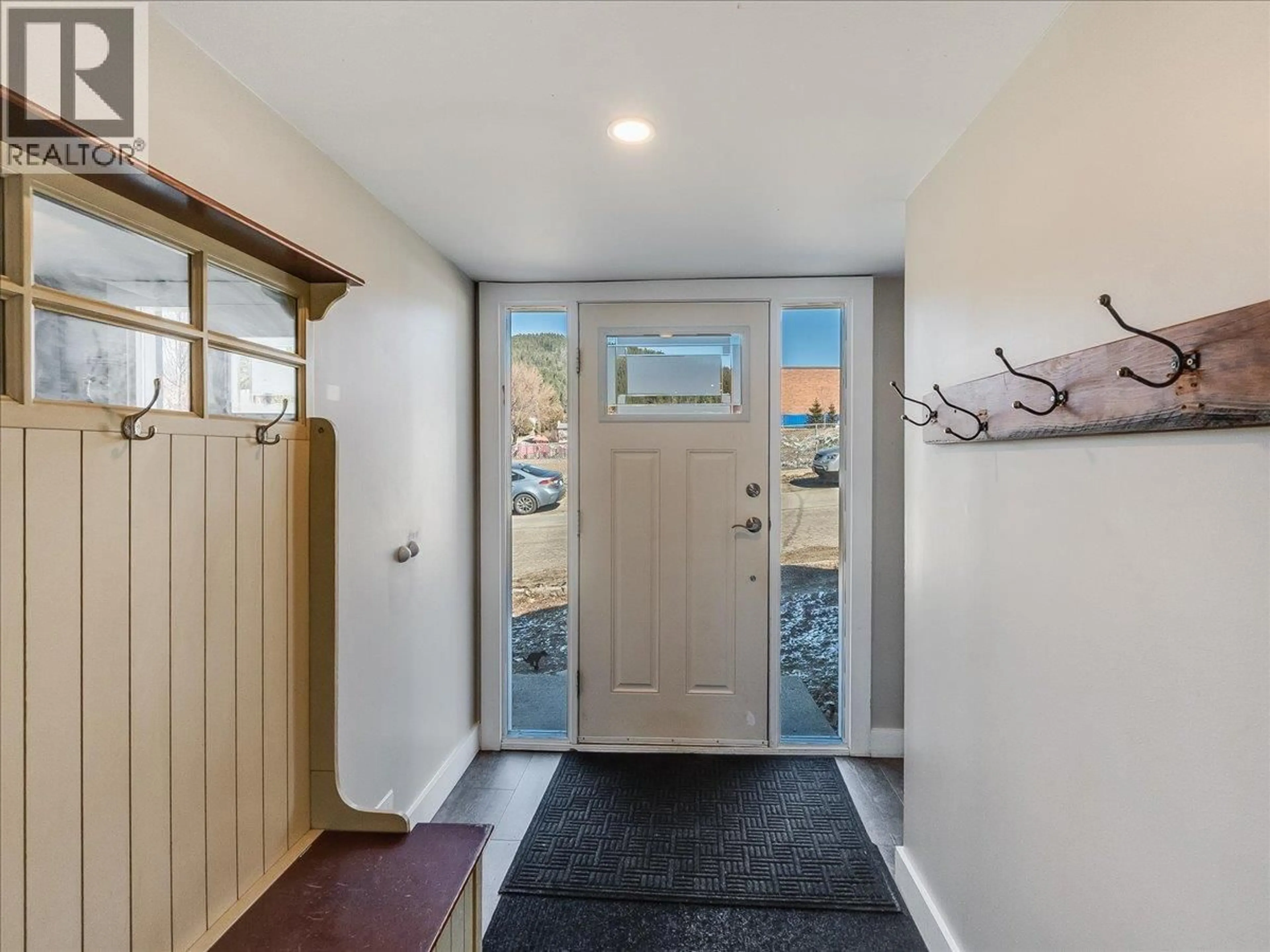 Indoor entryway for 2243 FIRST AVENUE, Rossland British Columbia V0G1Y0