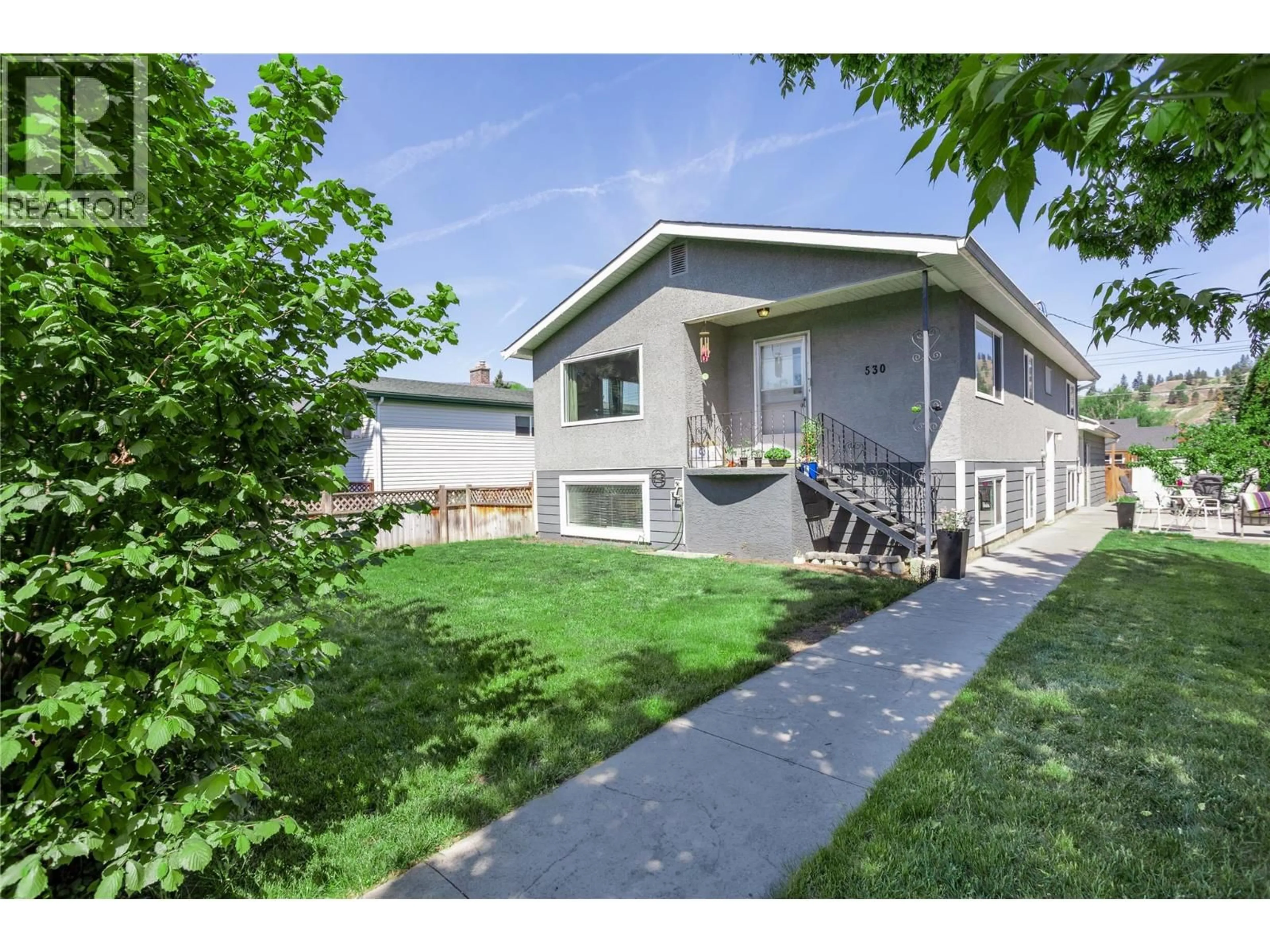 Home with vinyl exterior material, street for 530 ROANOKE AVENUE, Kelowna British Columbia V1Y7K5