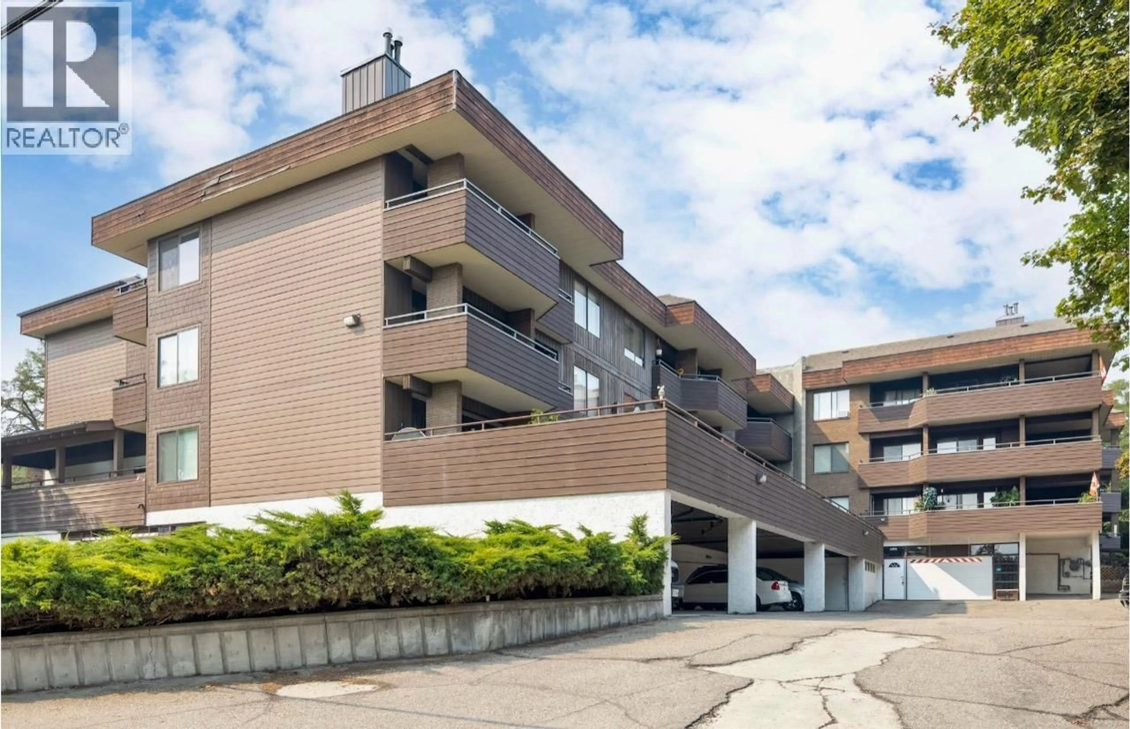 Patio, building for 207 - 1801 32 STREET, Vernon British Columbia V1T5K4