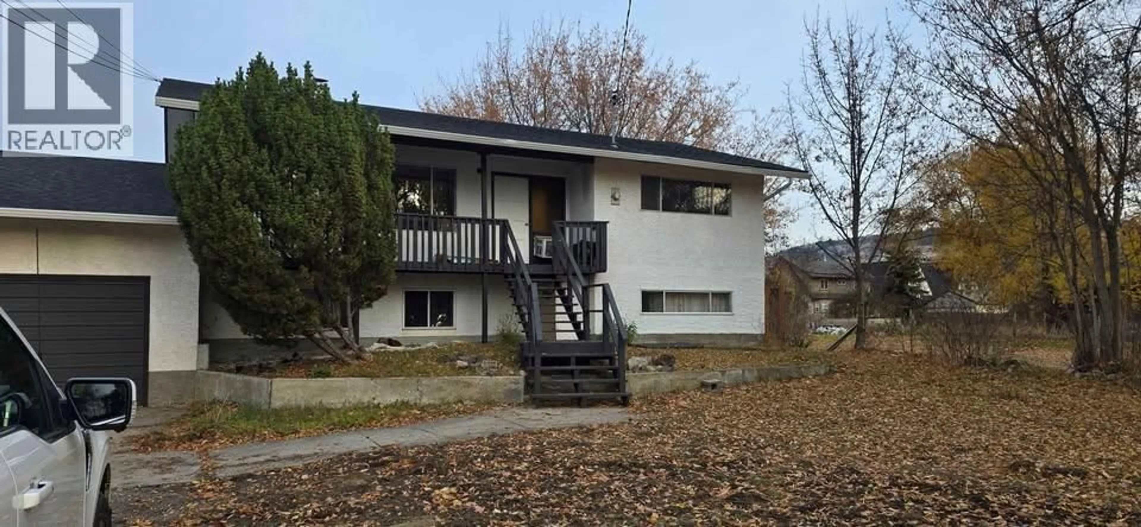 Home with vinyl exterior material, street for 2611 LAKESHORE ROAD, Vernon British Columbia V1H1N1