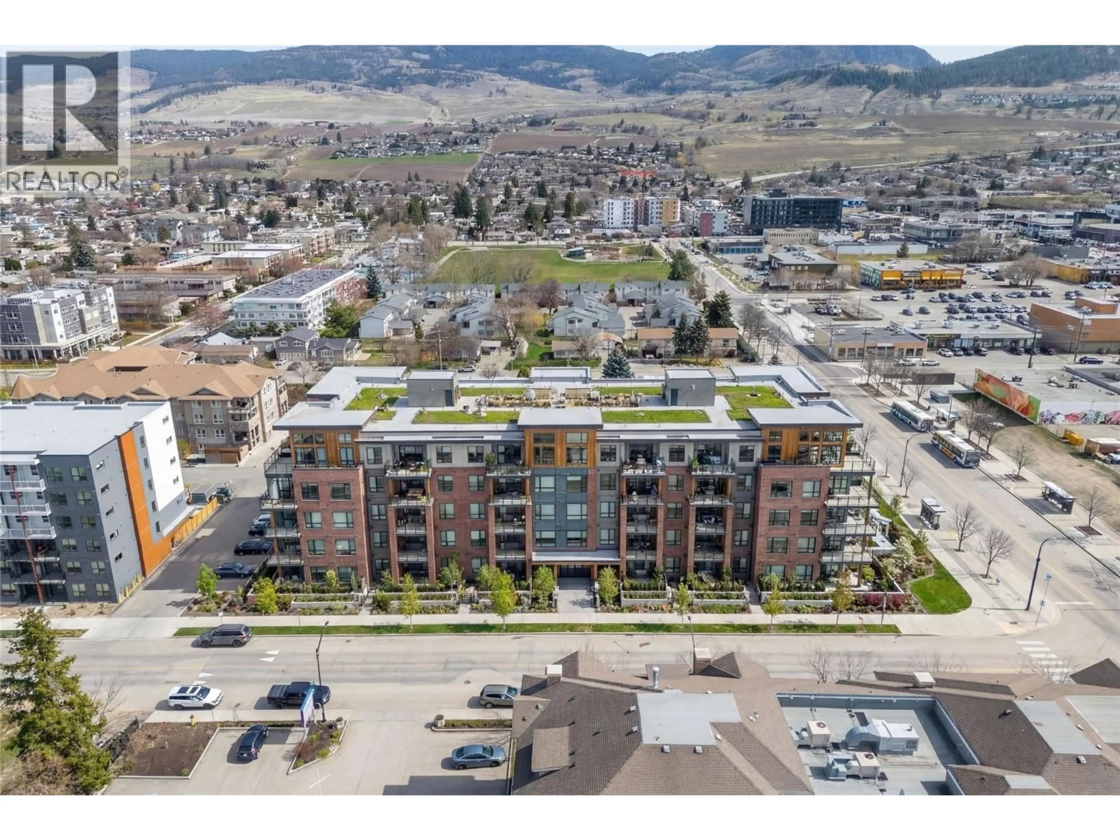 A pic from outside/outdoor area/front of a property/back of a property/a pic from drone, unknown for 225 DOUGALL ROAD NORTH, Kelowna British Columbia V1X3K6