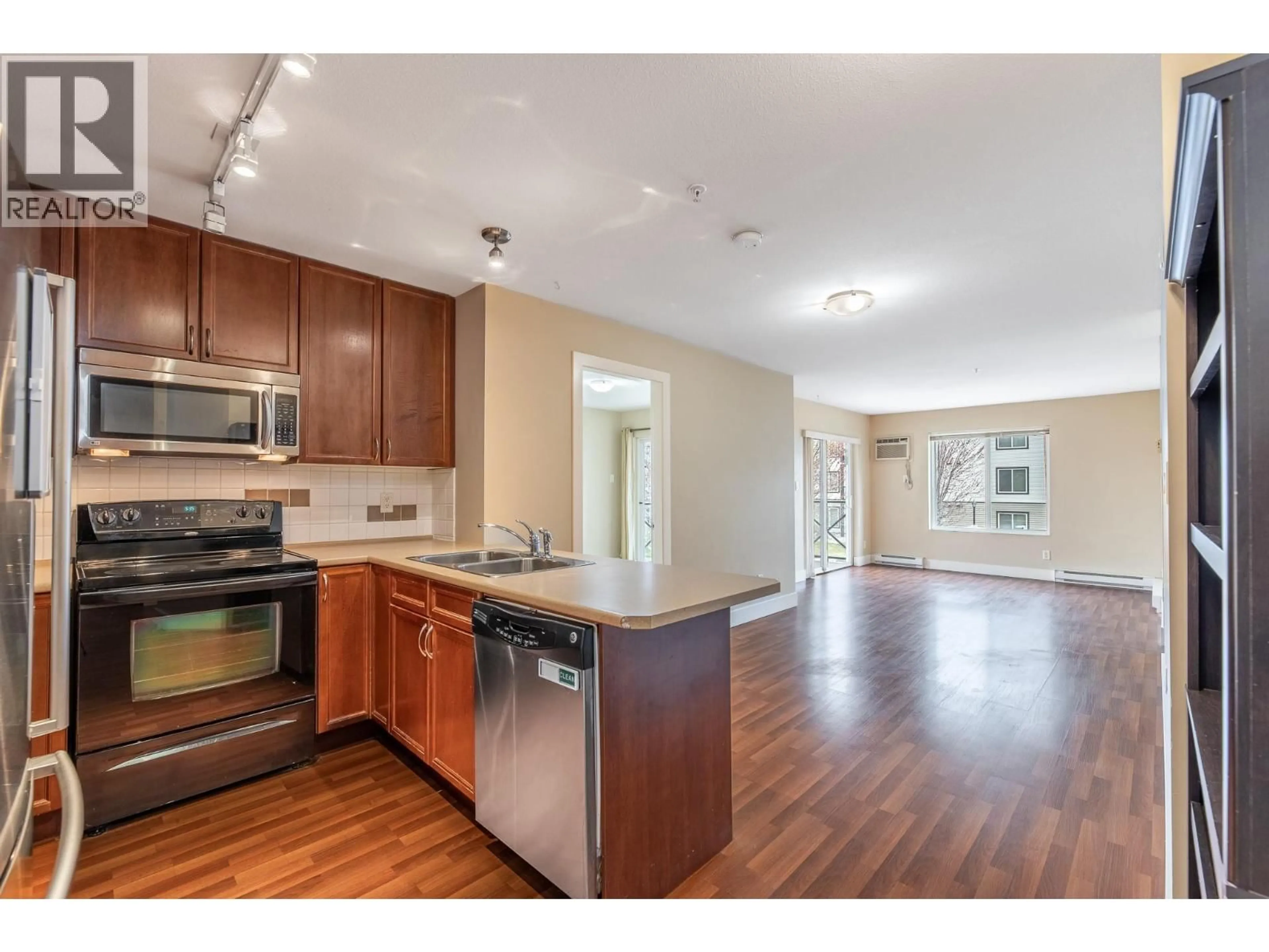 Open concept kitchen, wood/laminate floor for 203 - 256 HASTINGS AVENUE, Penticton British Columbia V2A2V6
