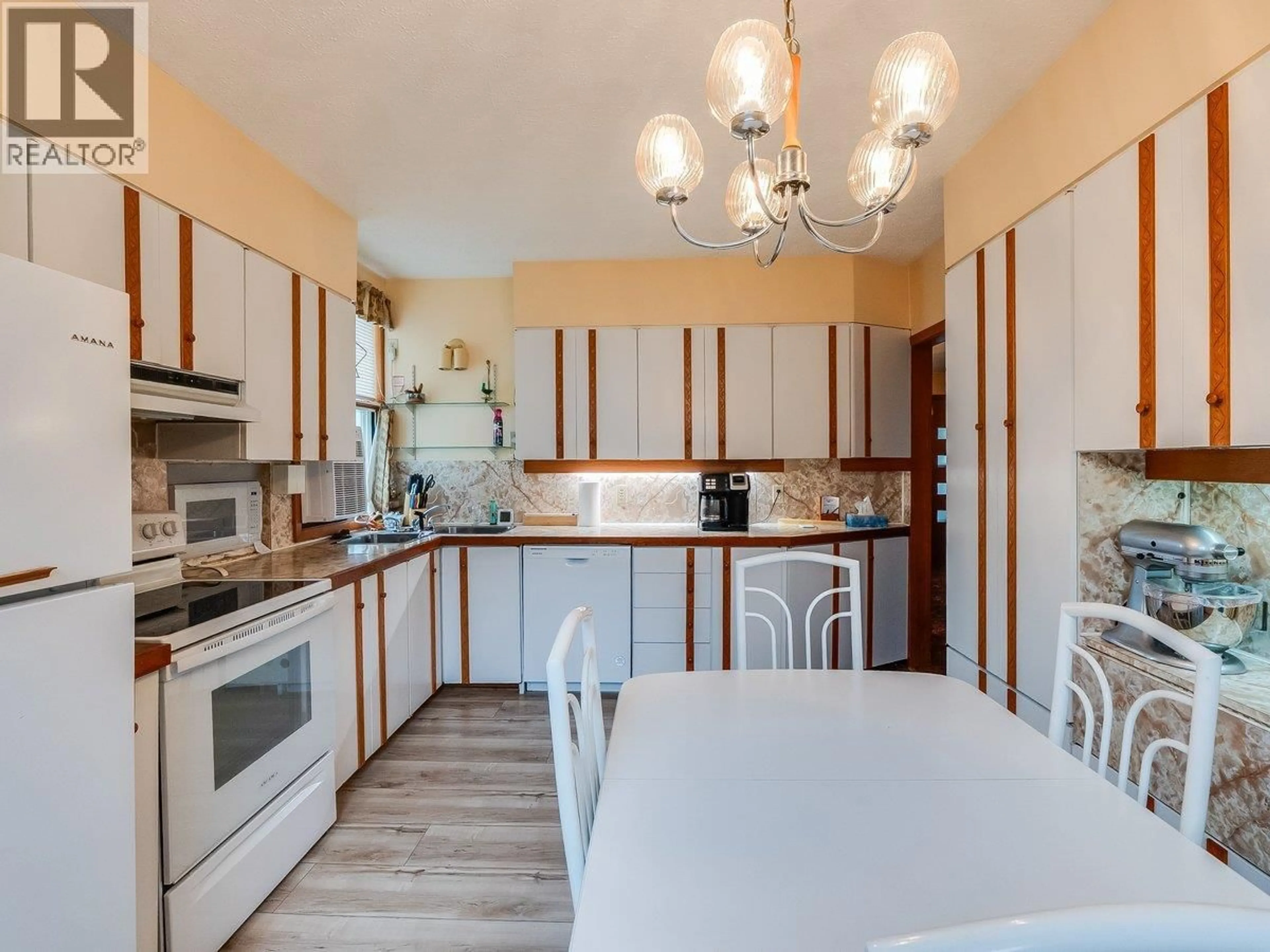 Open concept kitchen, unknown for 524 HOOVER STREET, Nelson British Columbia V1L4W9