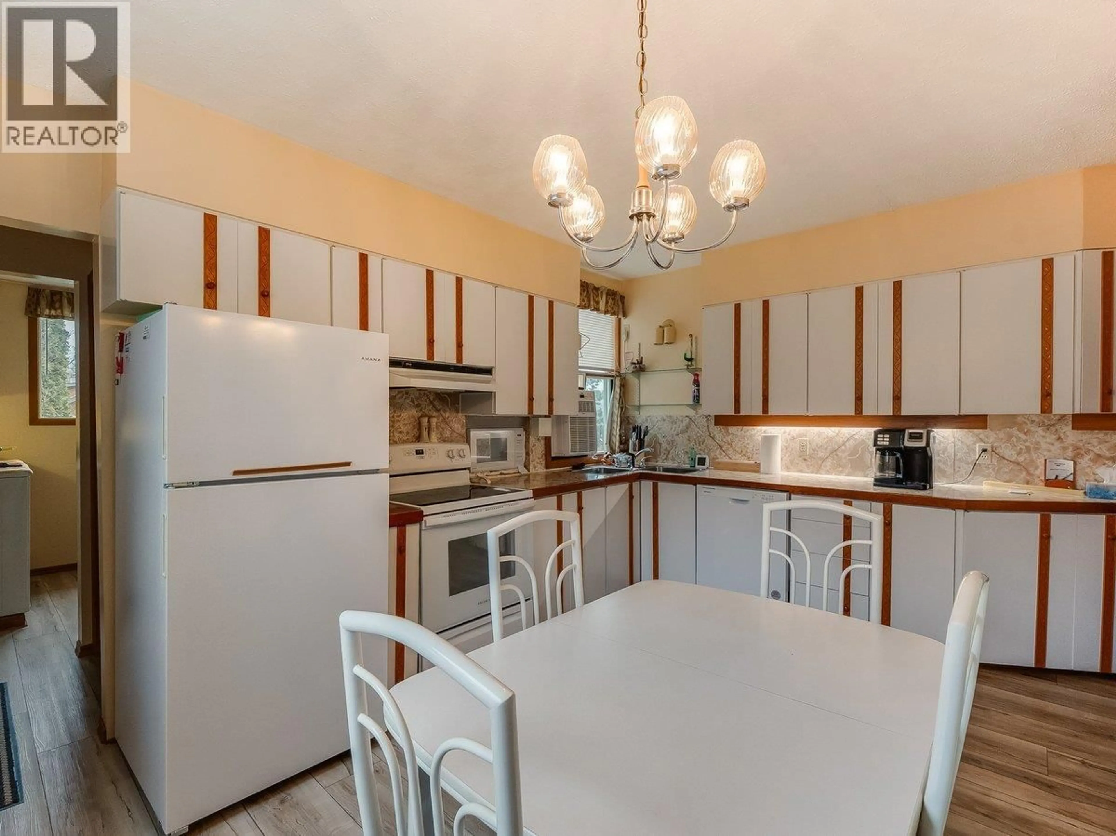 Standard kitchen, ceramic/tile floor for 524 HOOVER STREET, Nelson British Columbia V1L4W9