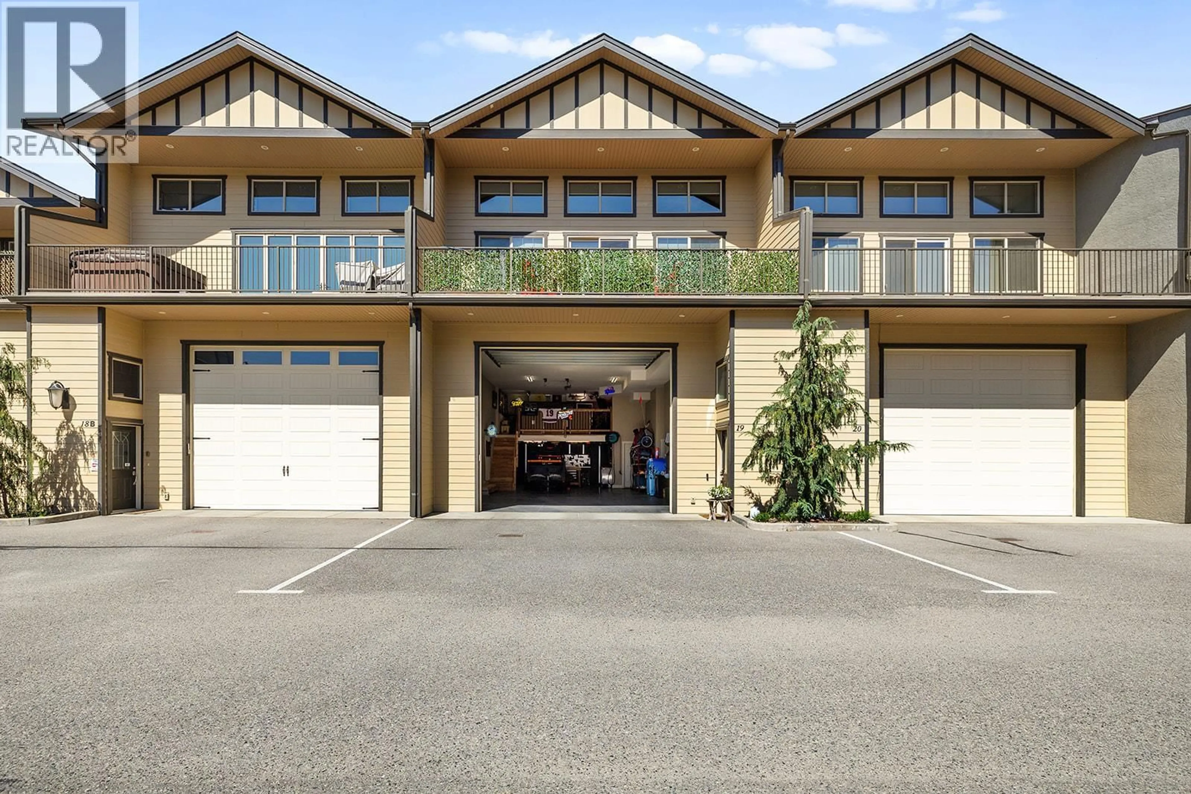 Indoor garage for 19 - 3359 COUGAR ROAD, West Kelowna British Columbia V4T3G1