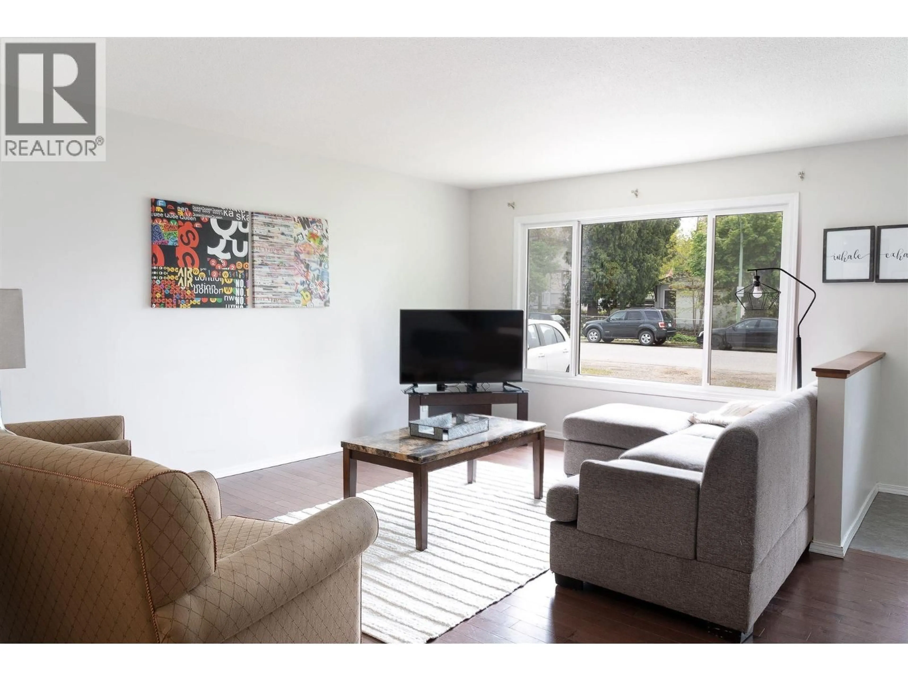 Living room with furniture, unknown for 792 DEHART AVENUE, Kelowna British Columbia V1Y6A1