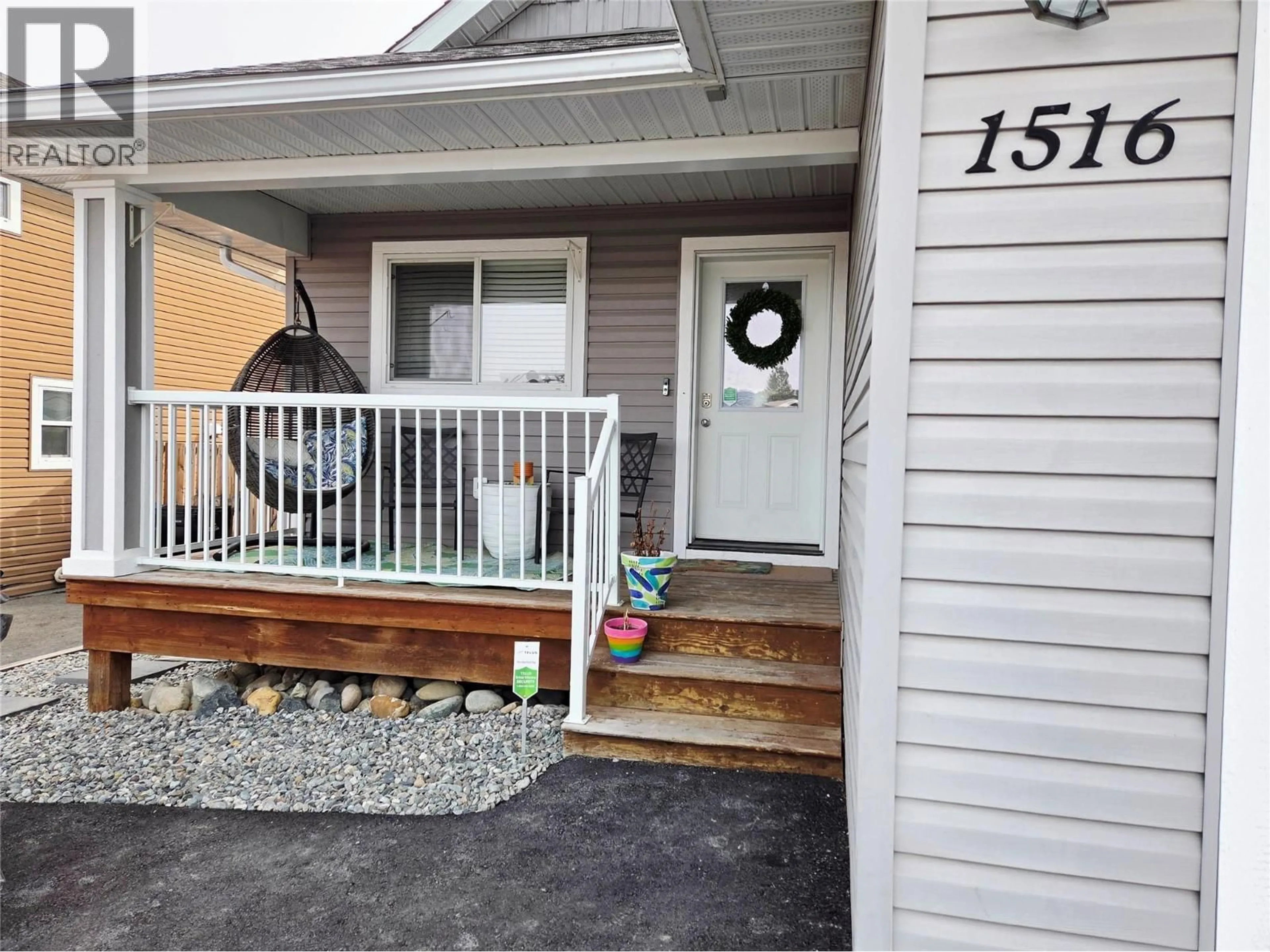 Home with vinyl exterior material, street for 1516 21  S AVENUE, Cranbrook British Columbia V1C0B5