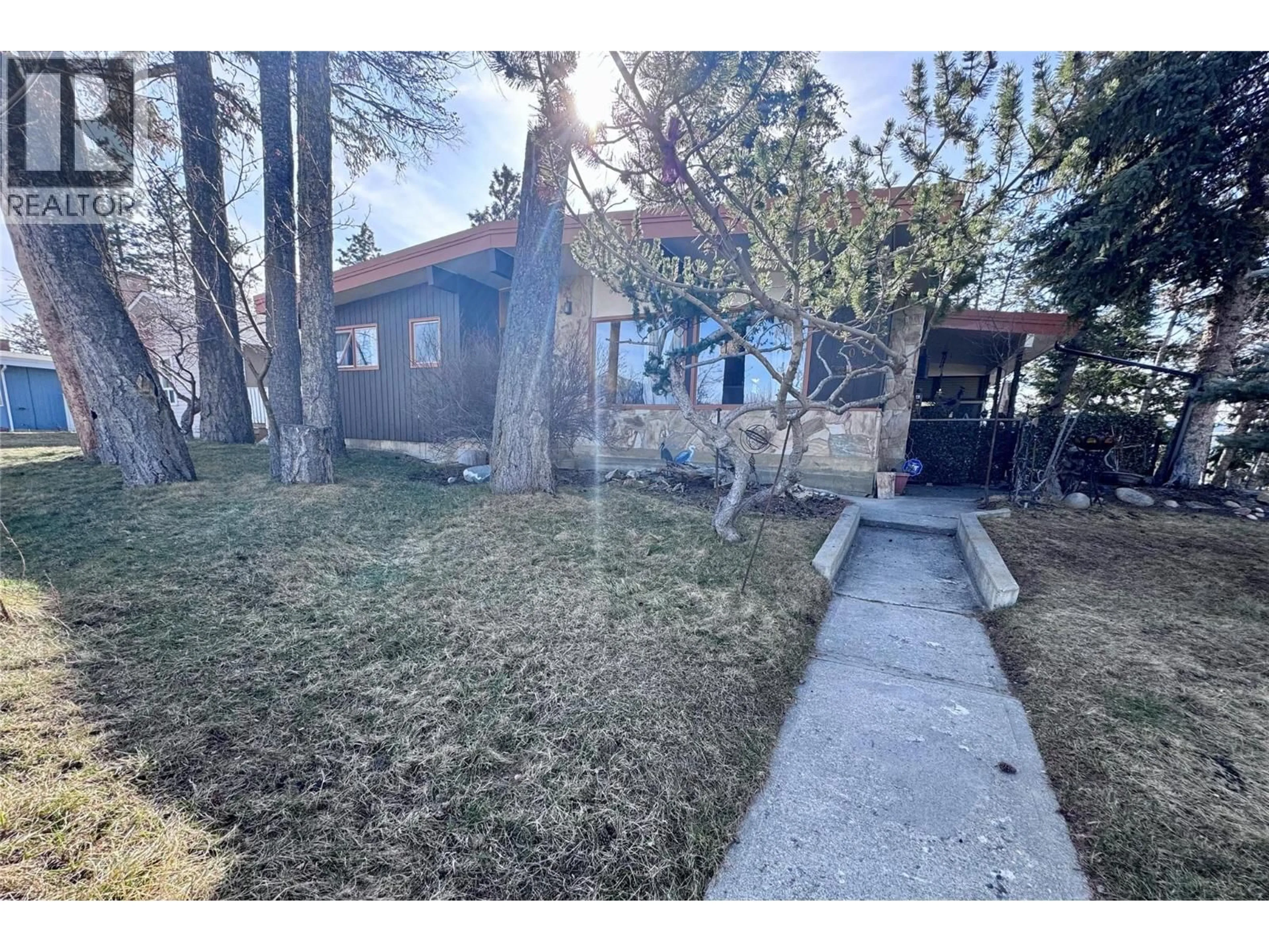 A pic from outside/outdoor area/front of a property/back of a property/a pic from drone, street for 301 19TH AVENUE SOUTH, Cranbrook British Columbia V1C3E3
