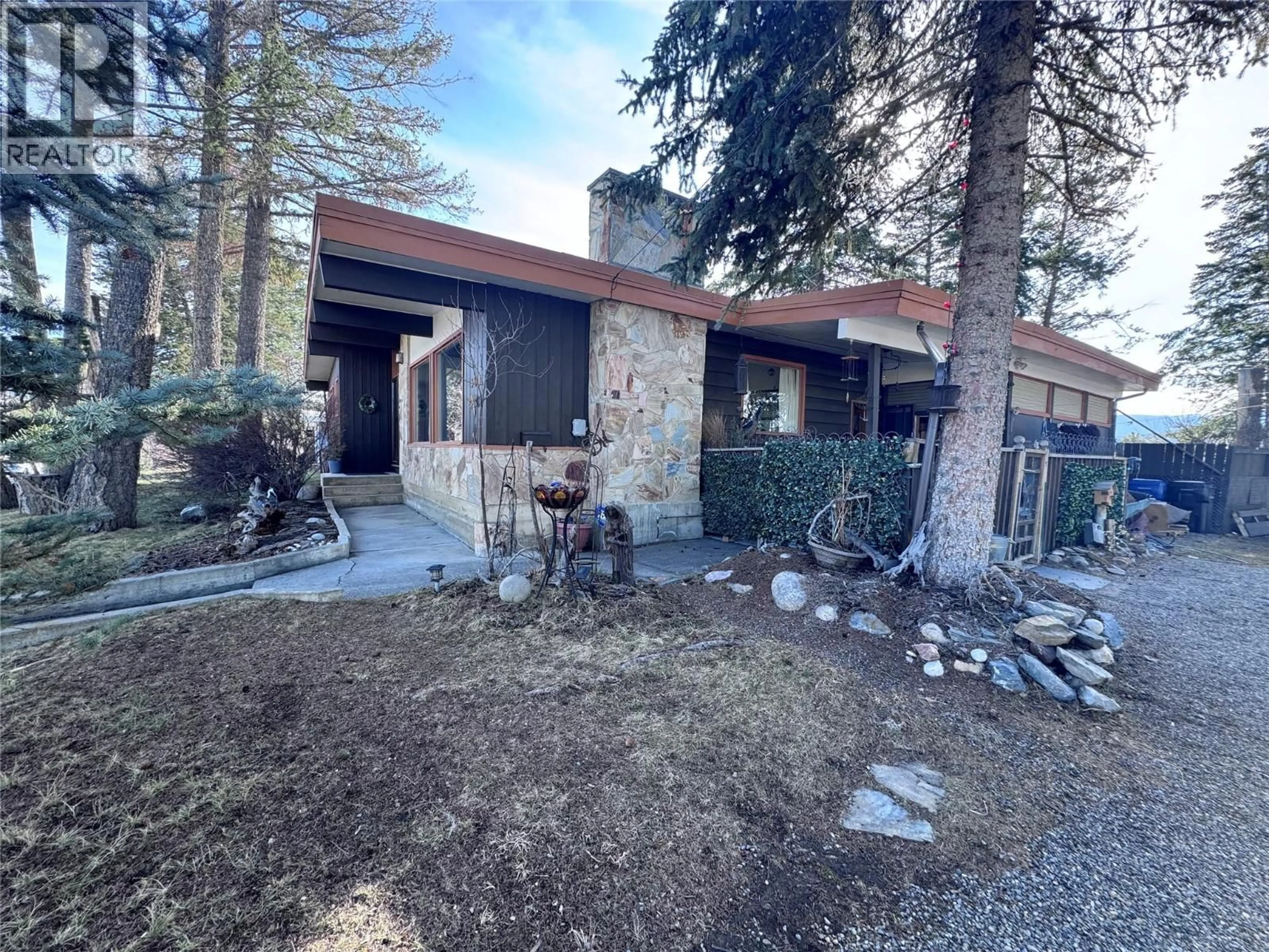 A pic from outside/outdoor area/front of a property/back of a property/a pic from drone, unknown for 301 19TH AVENUE SOUTH, Cranbrook British Columbia V1C3E3