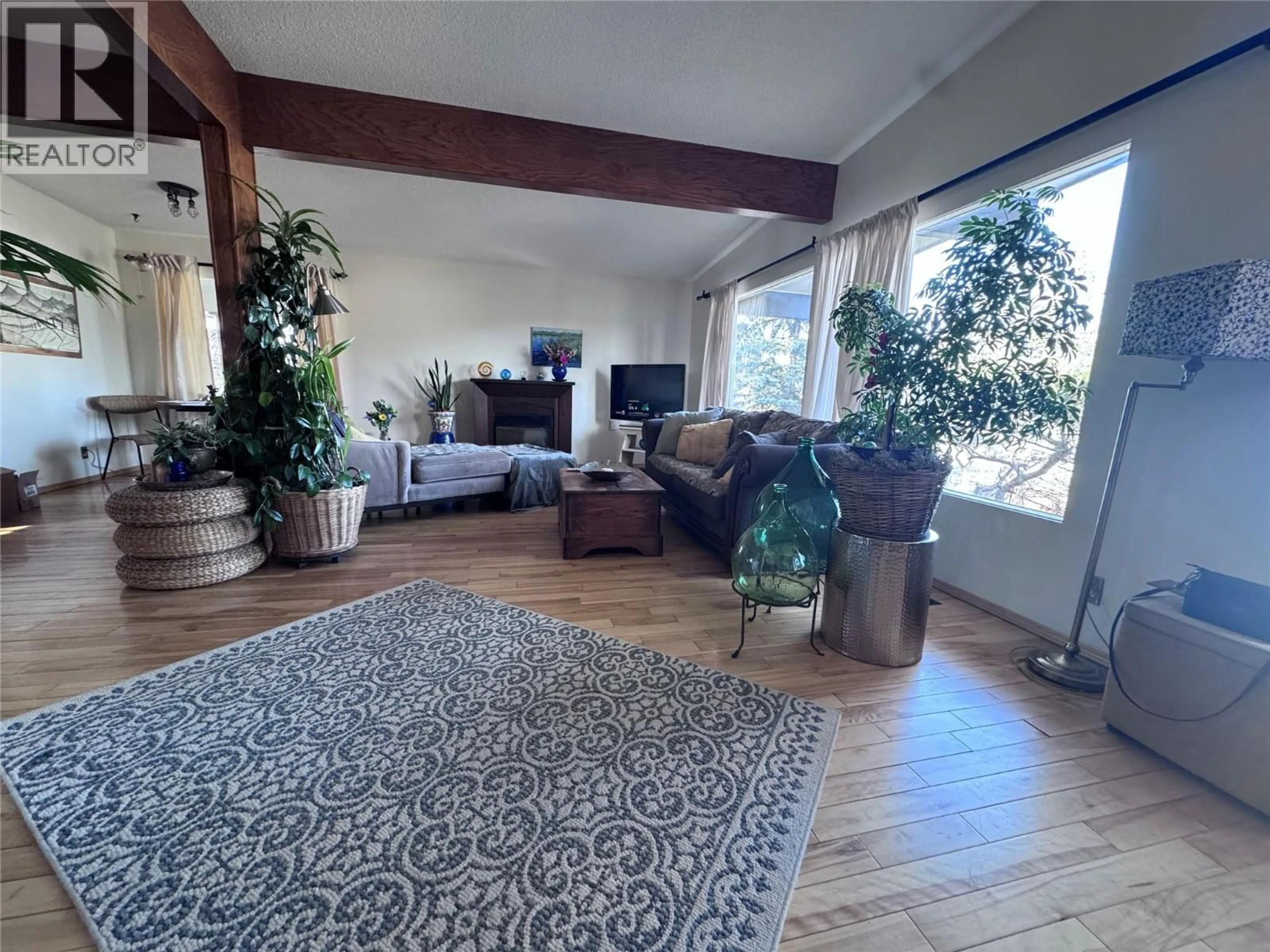 Living room with furniture, unknown for 301 19TH AVENUE SOUTH, Cranbrook British Columbia V1C3E3