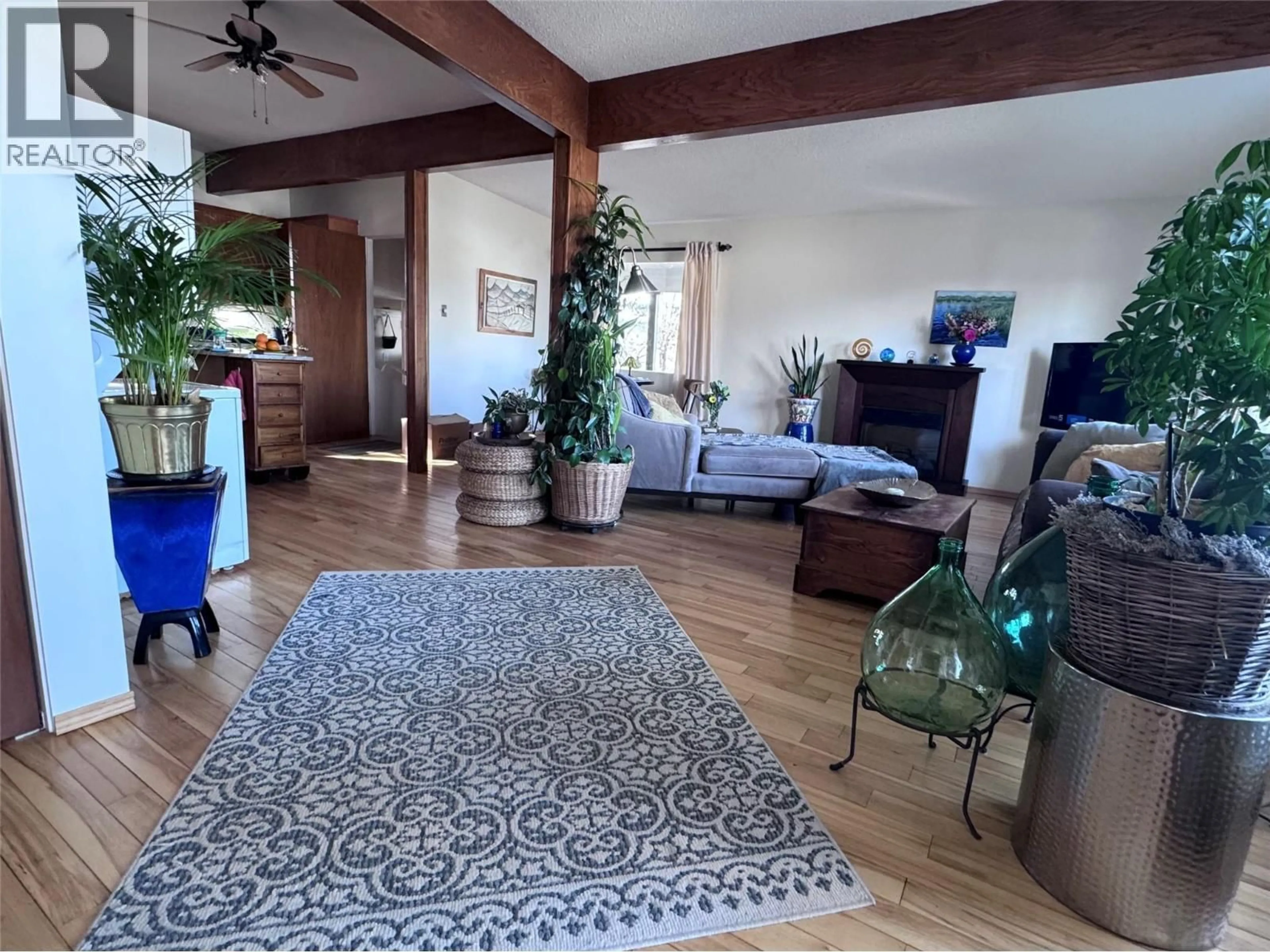 Living room with furniture, unknown for 301 19TH AVENUE SOUTH, Cranbrook British Columbia V1C3E3