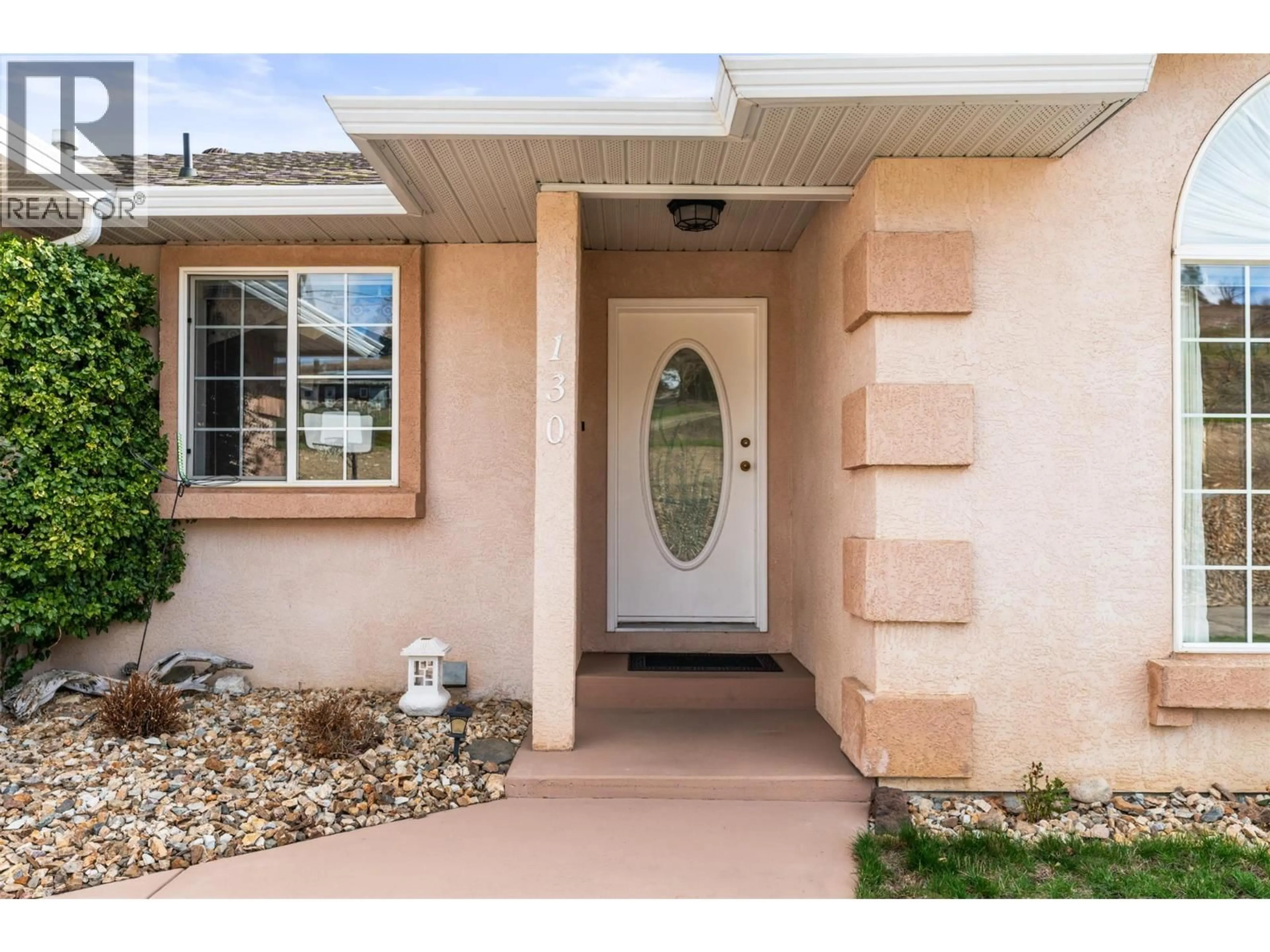 Indoor entryway for 130 OVERLOOK PLACE, Spallumcheen British Columbia V1H1X1