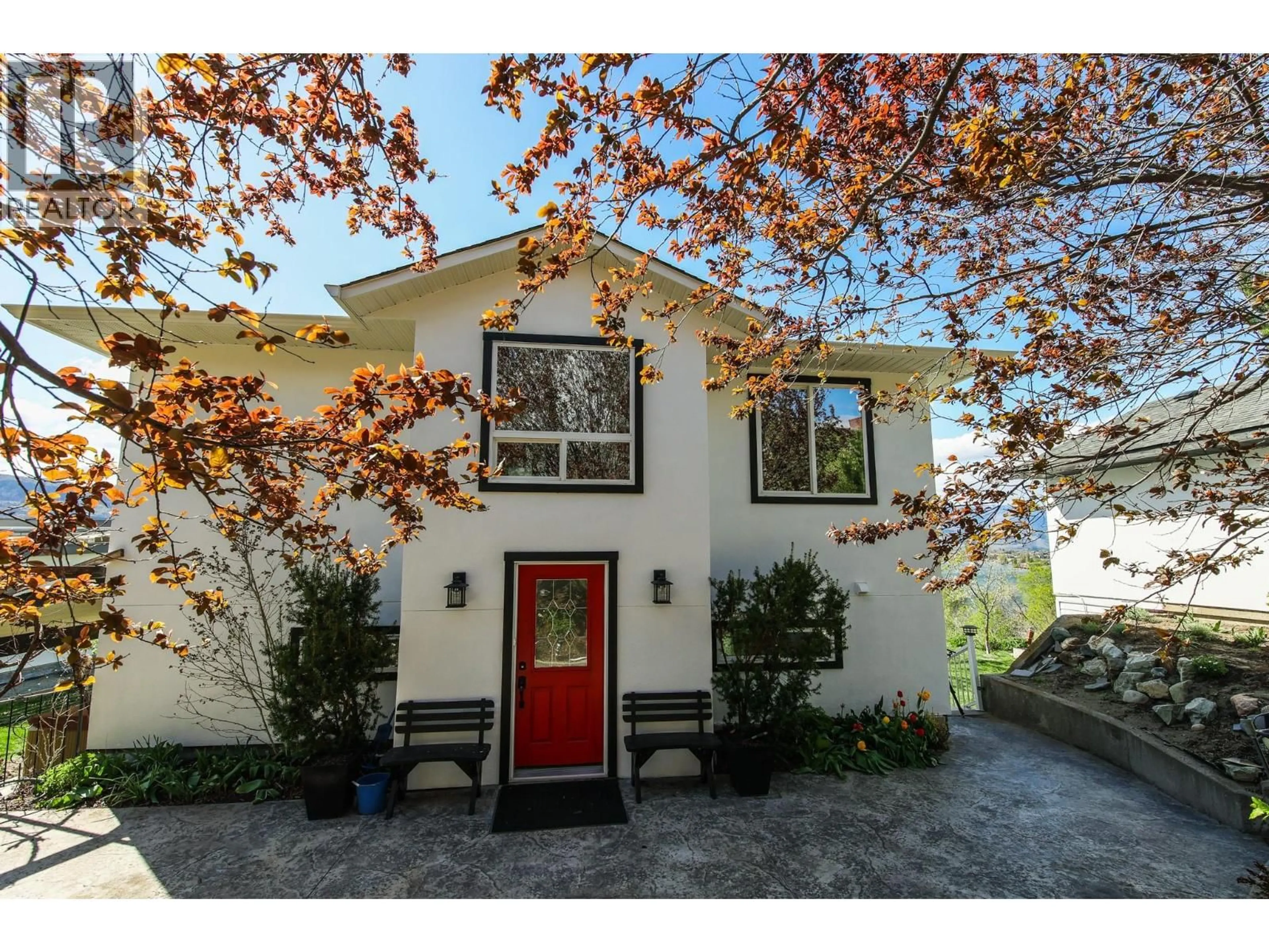 Home with vinyl exterior material, street for 4004 39TH STREET, Osoyoos British Columbia V0H1V6