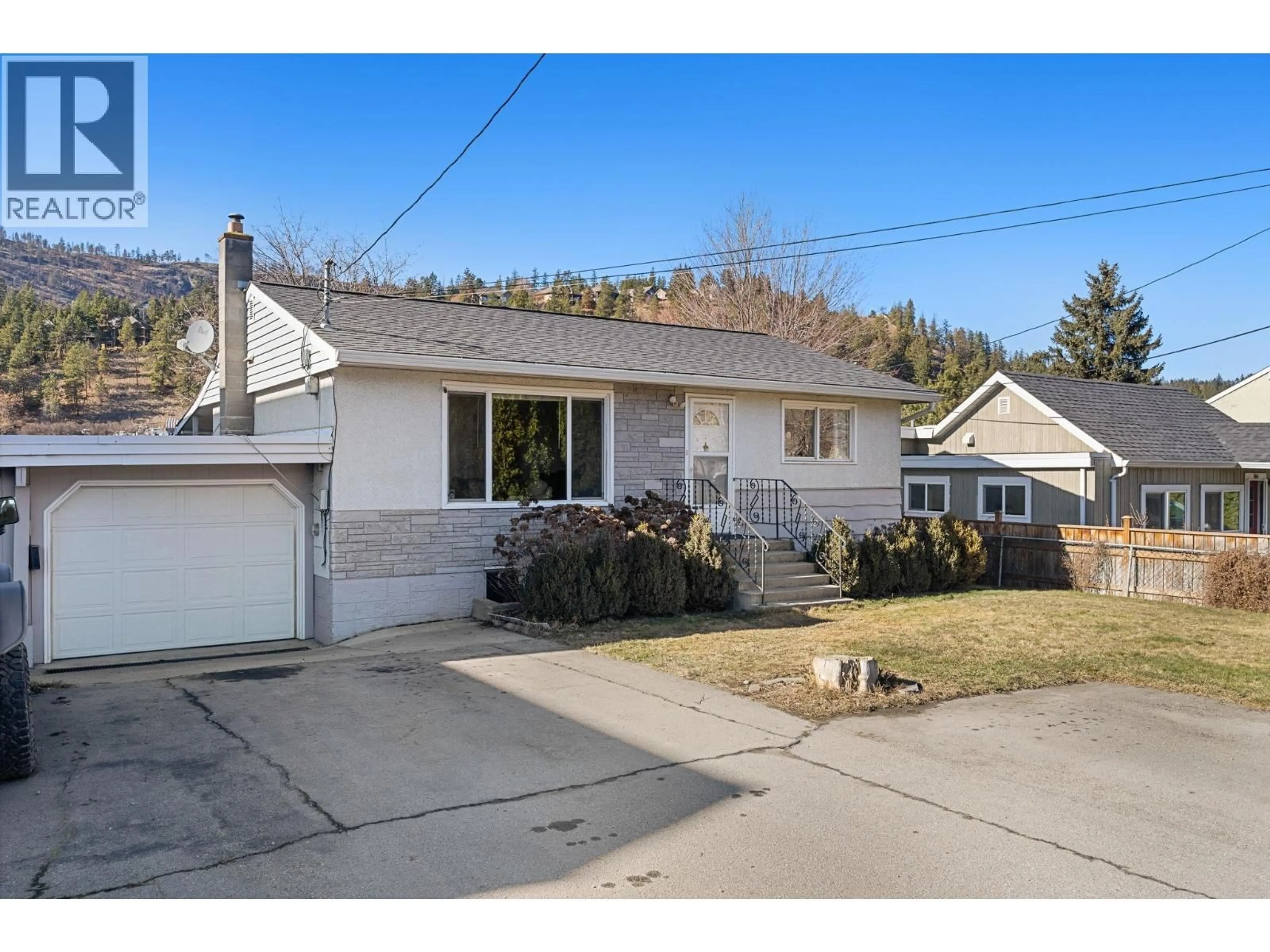 Home with vinyl exterior material, street for 594 SNOWSELL STREET NORTH, Kelowna British Columbia V1V2C7