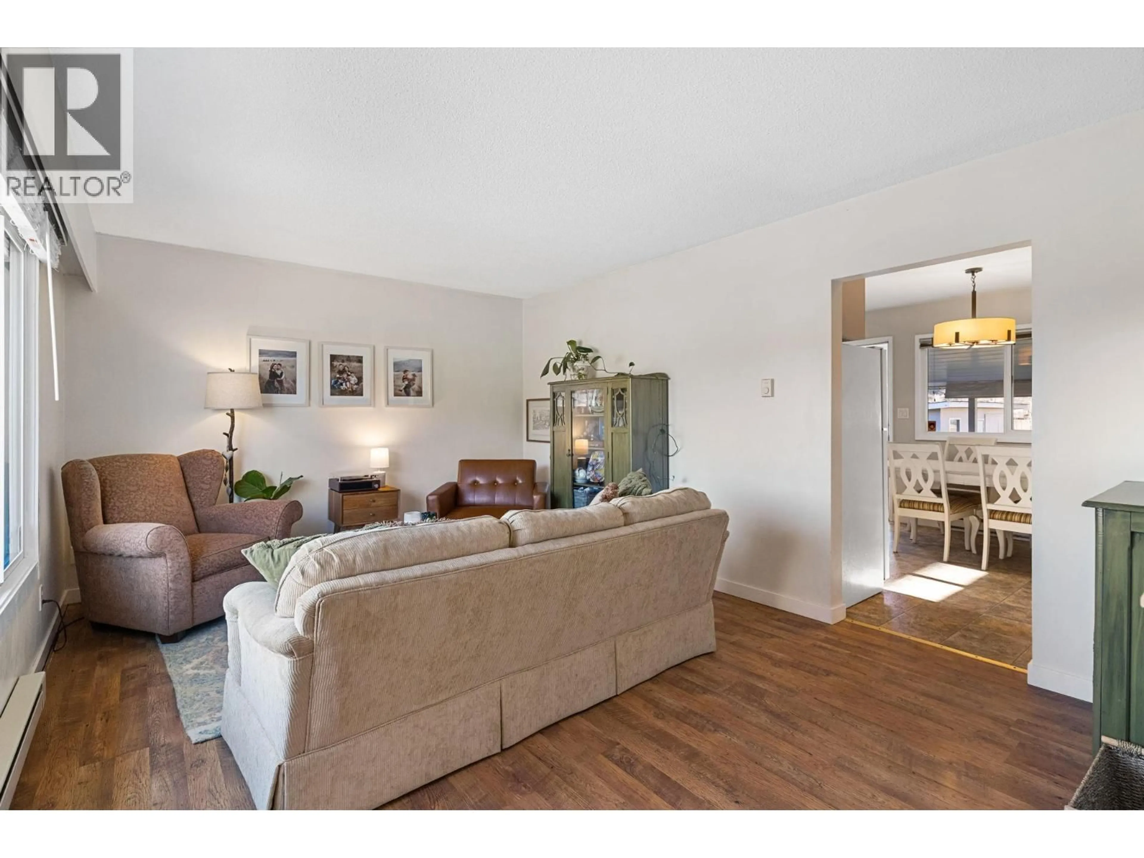 Living room with furniture, wood/laminate floor for 594 SNOWSELL STREET NORTH, Kelowna British Columbia V1V2C7