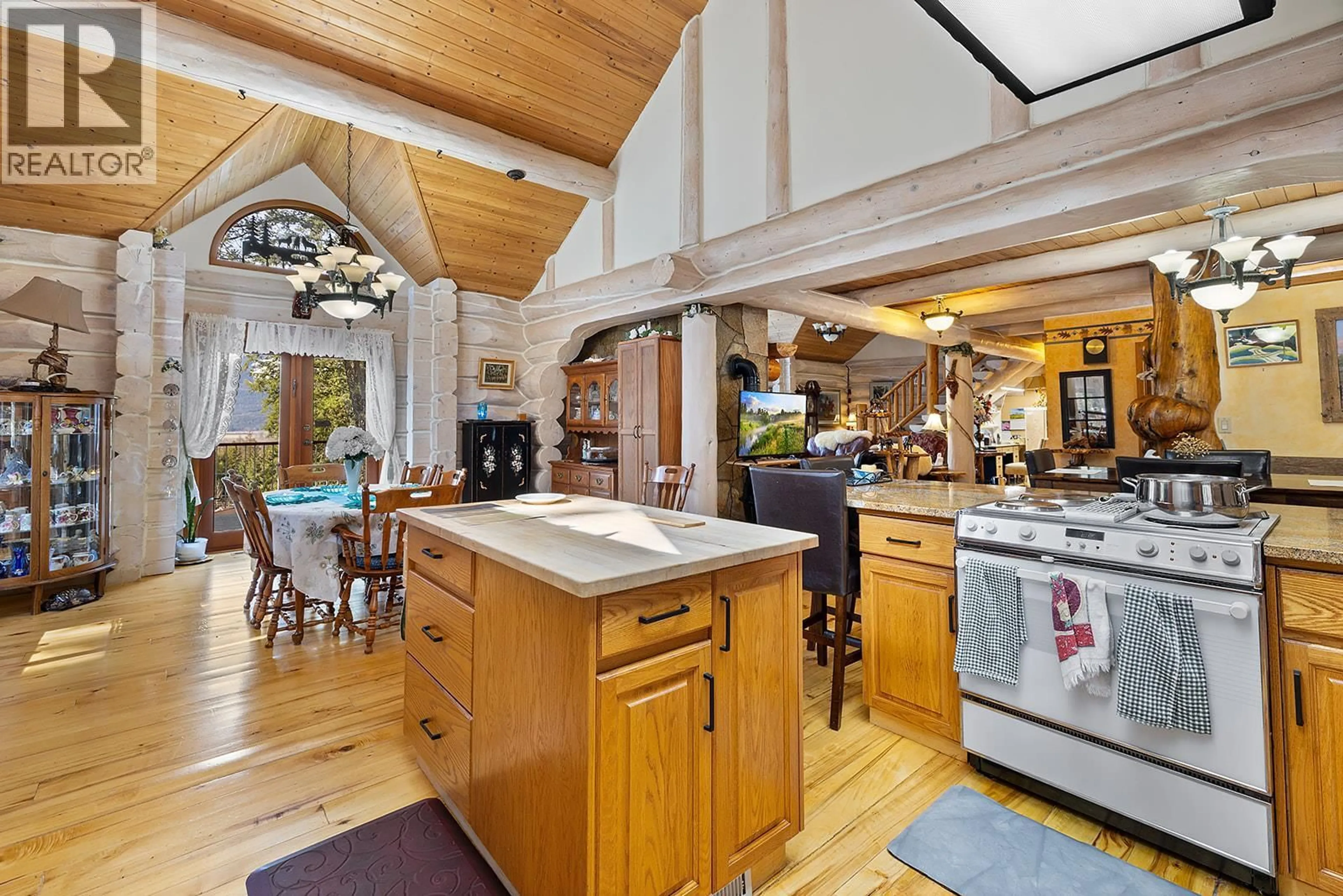 Open concept kitchen, ceramic/tile floor for 1958 RYKERTS ROAD, Lister British Columbia V0B1G2