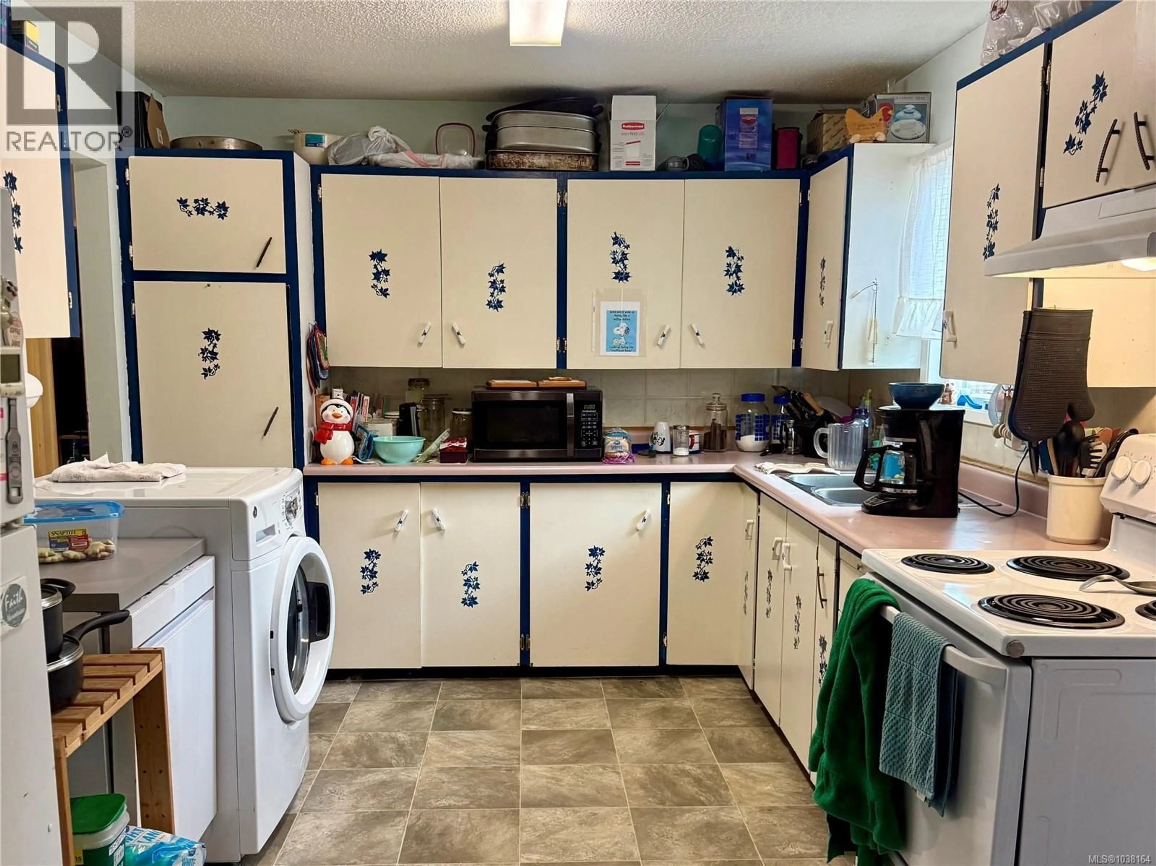 Standard kitchen, unknown for 2980 GEORGE STREET, Duncan British Columbia V9L2A9
