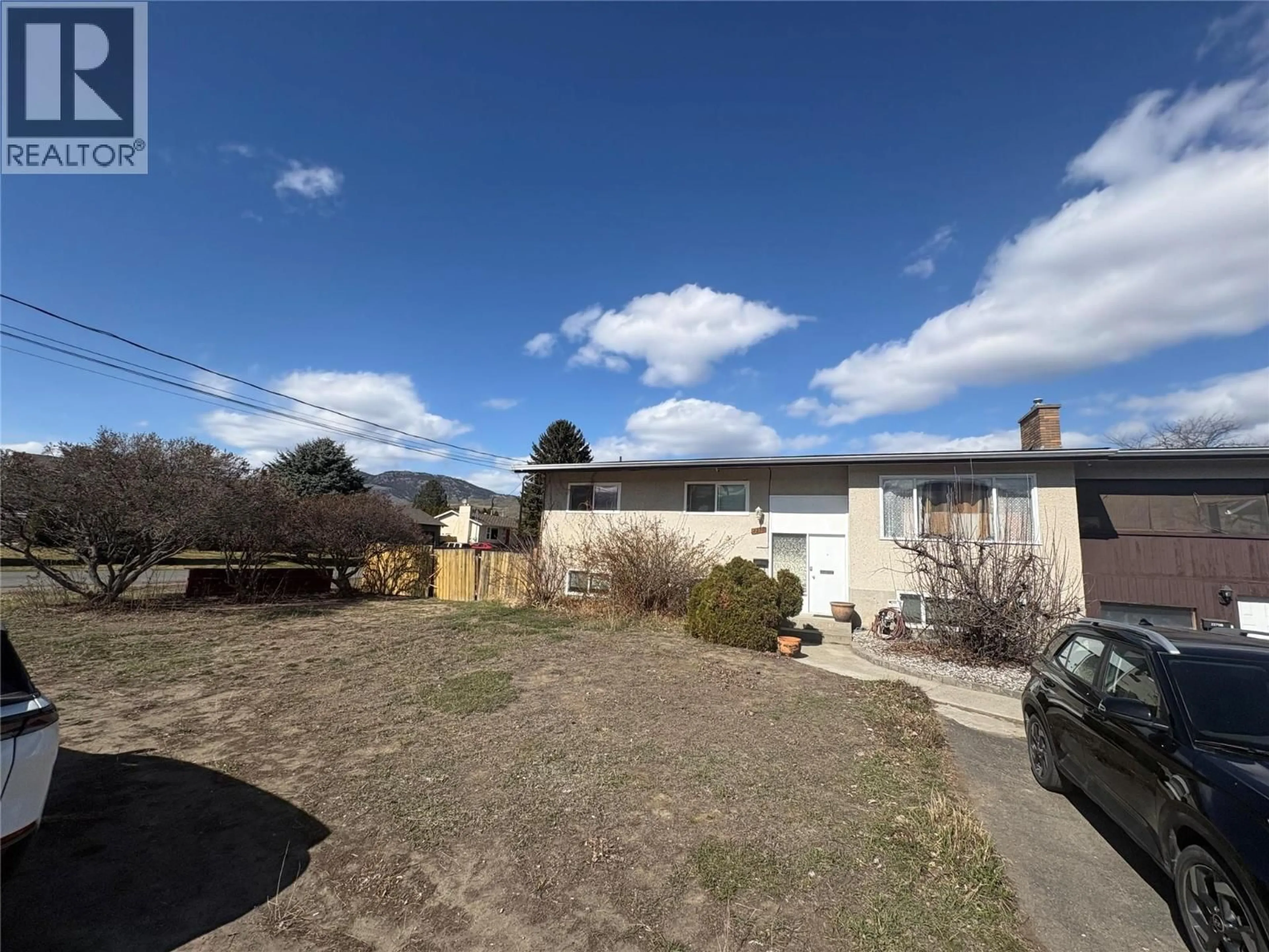 A pic from outside/outdoor area/front of a property/back of a property/a pic from drone, street for 2270 GREENFIELD AVENUE, Kamloops British Columbia V2B4P3
