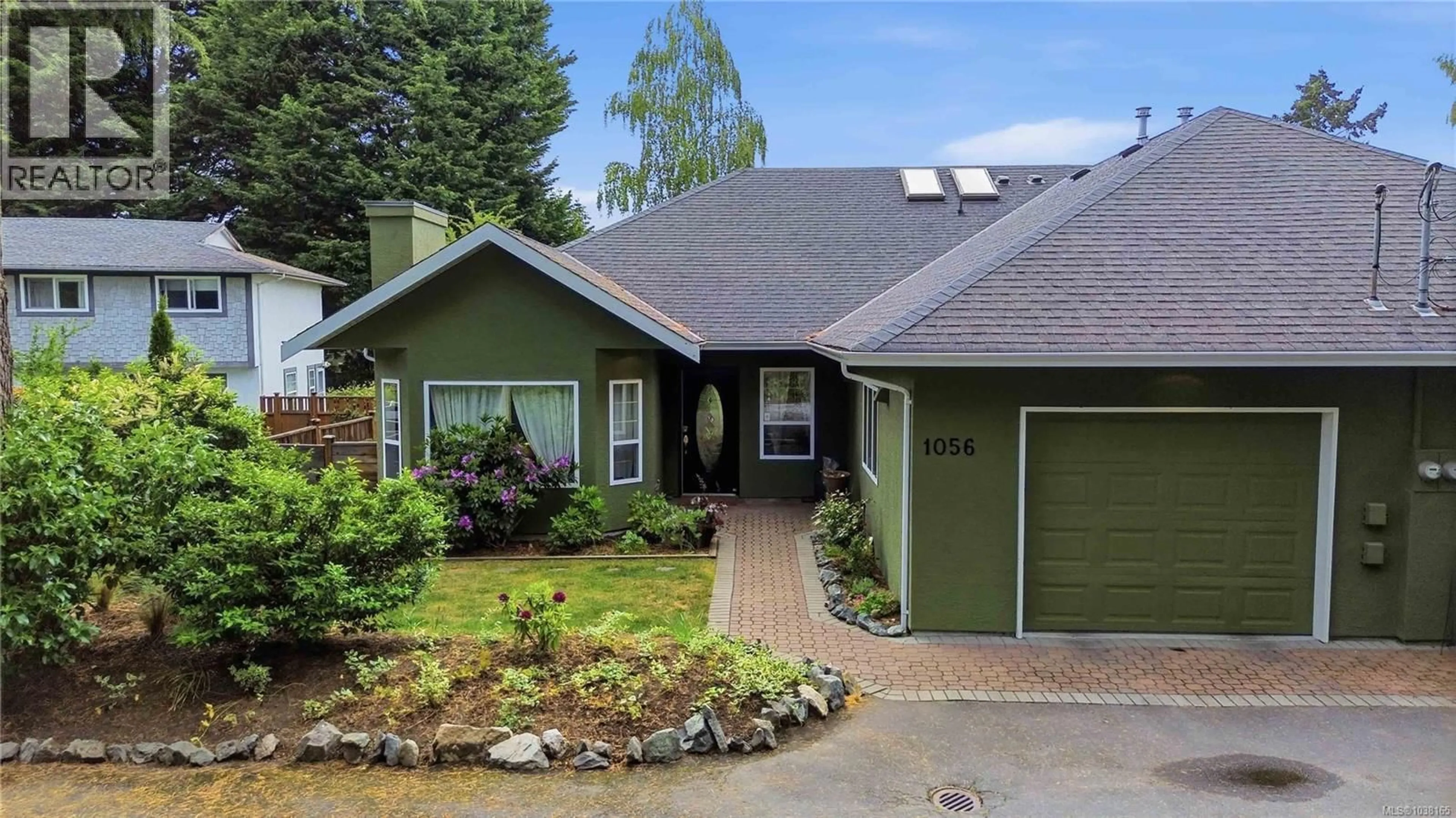 Home with vinyl exterior material, street for 1056 HOLLY PARK ROAD, Central Saanich British Columbia V8M2H1