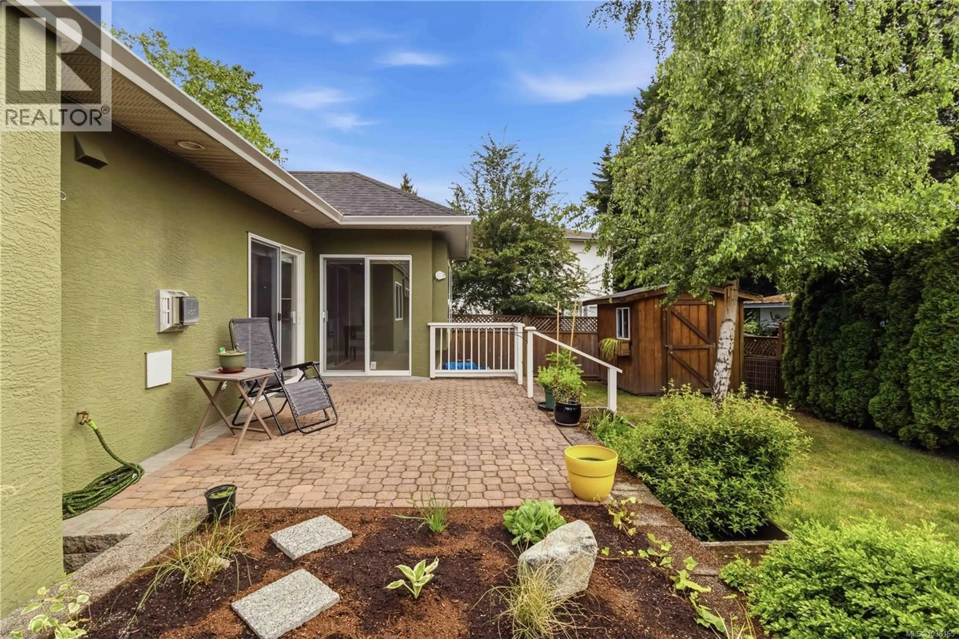Patio, street for 1056 HOLLY PARK ROAD, Central Saanich British Columbia V8M2H1