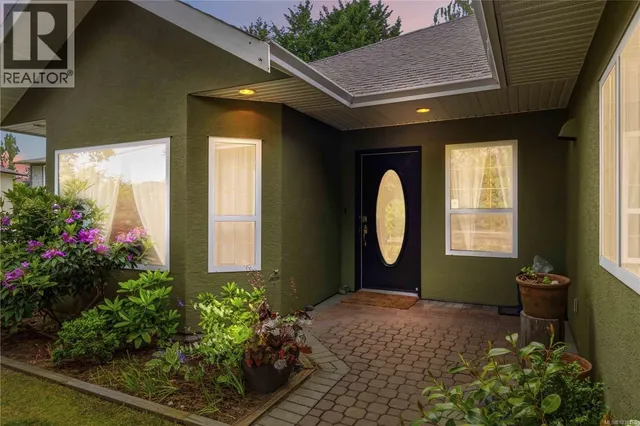 1056 HOLLY PARK ROAD, Central Saanich 3