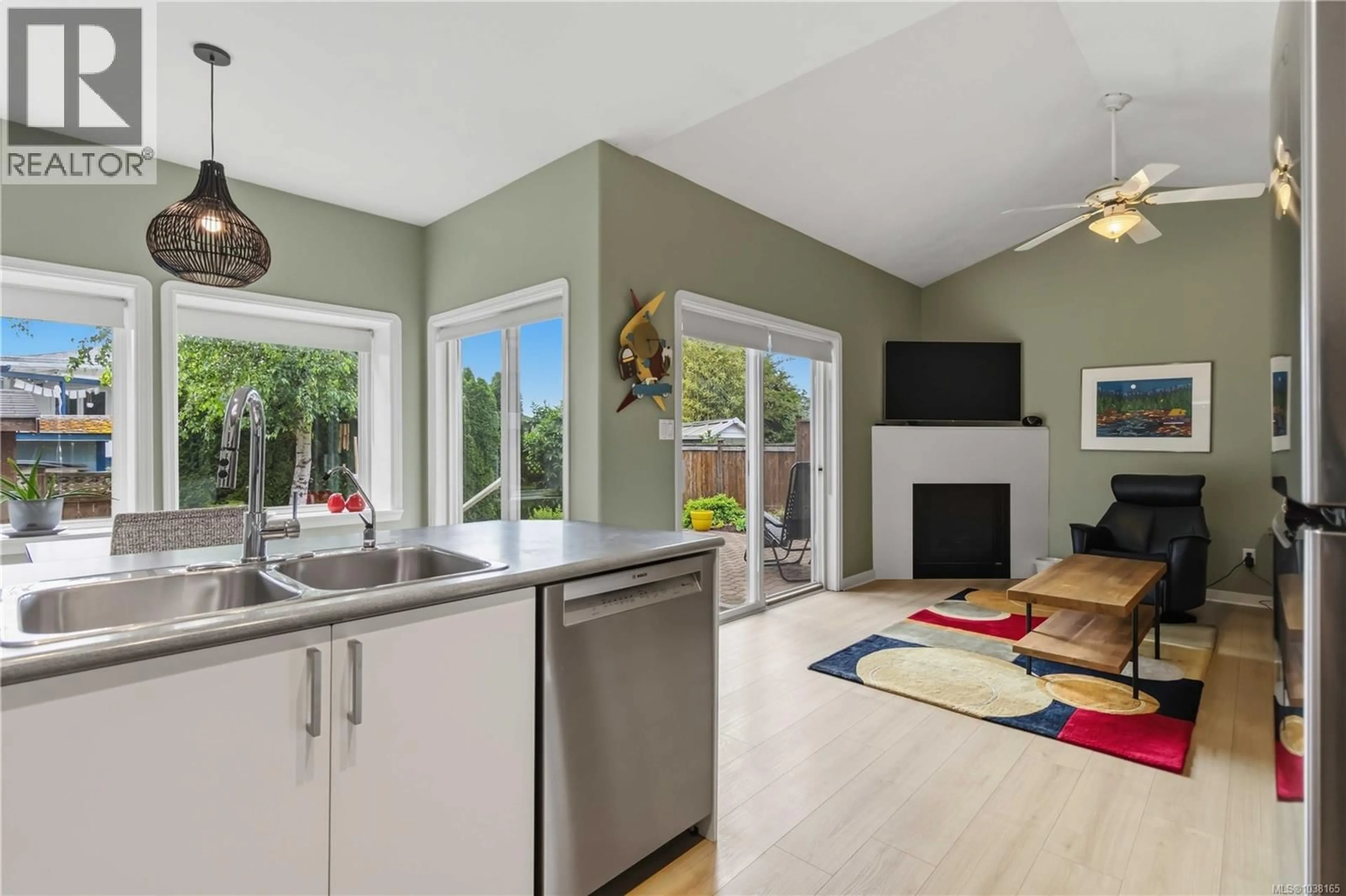 Open concept kitchen, unknown for 1056 HOLLY PARK ROAD, Central Saanich British Columbia V8M2H1