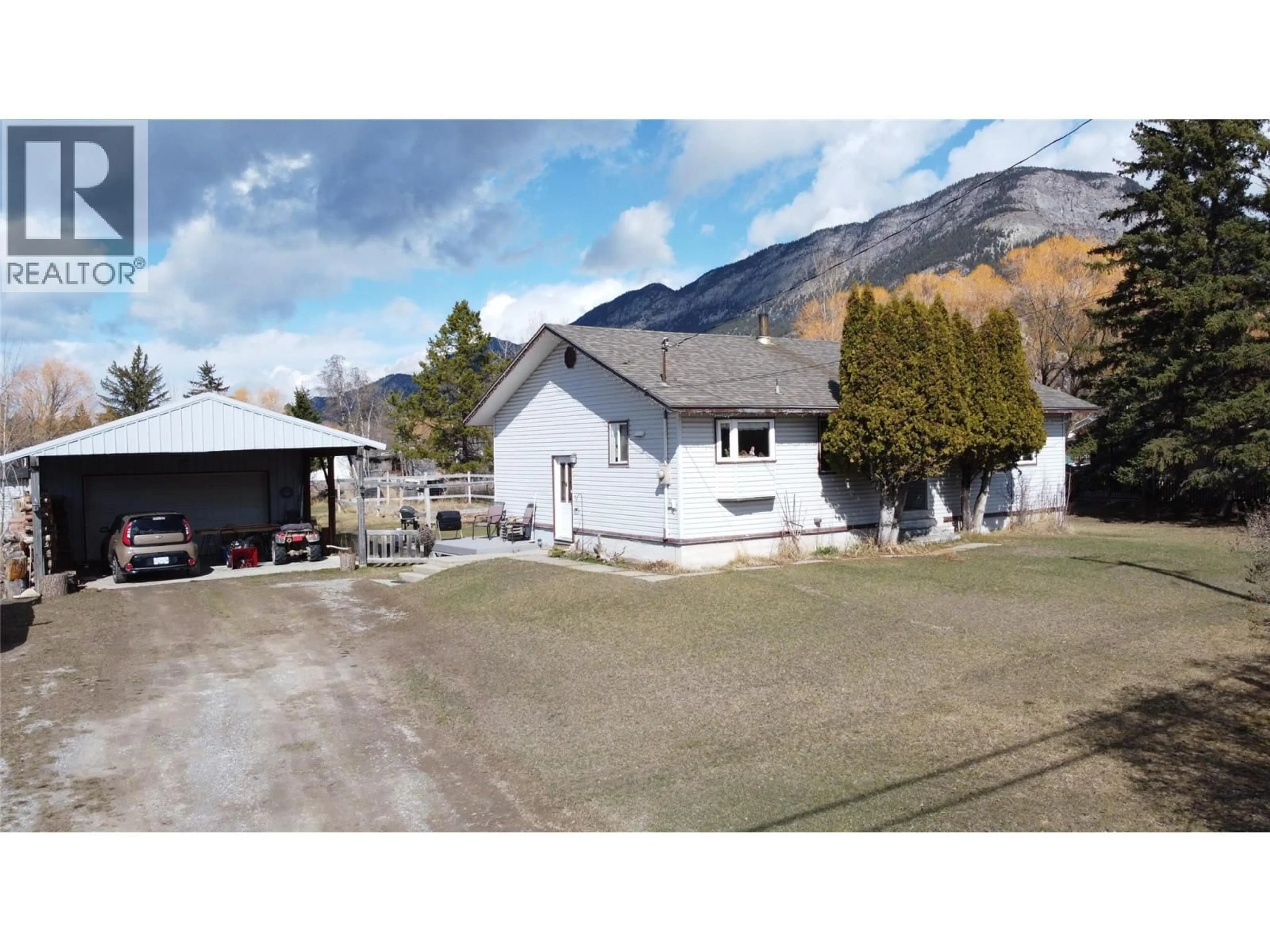 A pic from outside/outdoor area/front of a property/back of a property/a pic from drone, mountain view for 4771 BURNS AVENUE, Canal Flats British Columbia V0B1B0