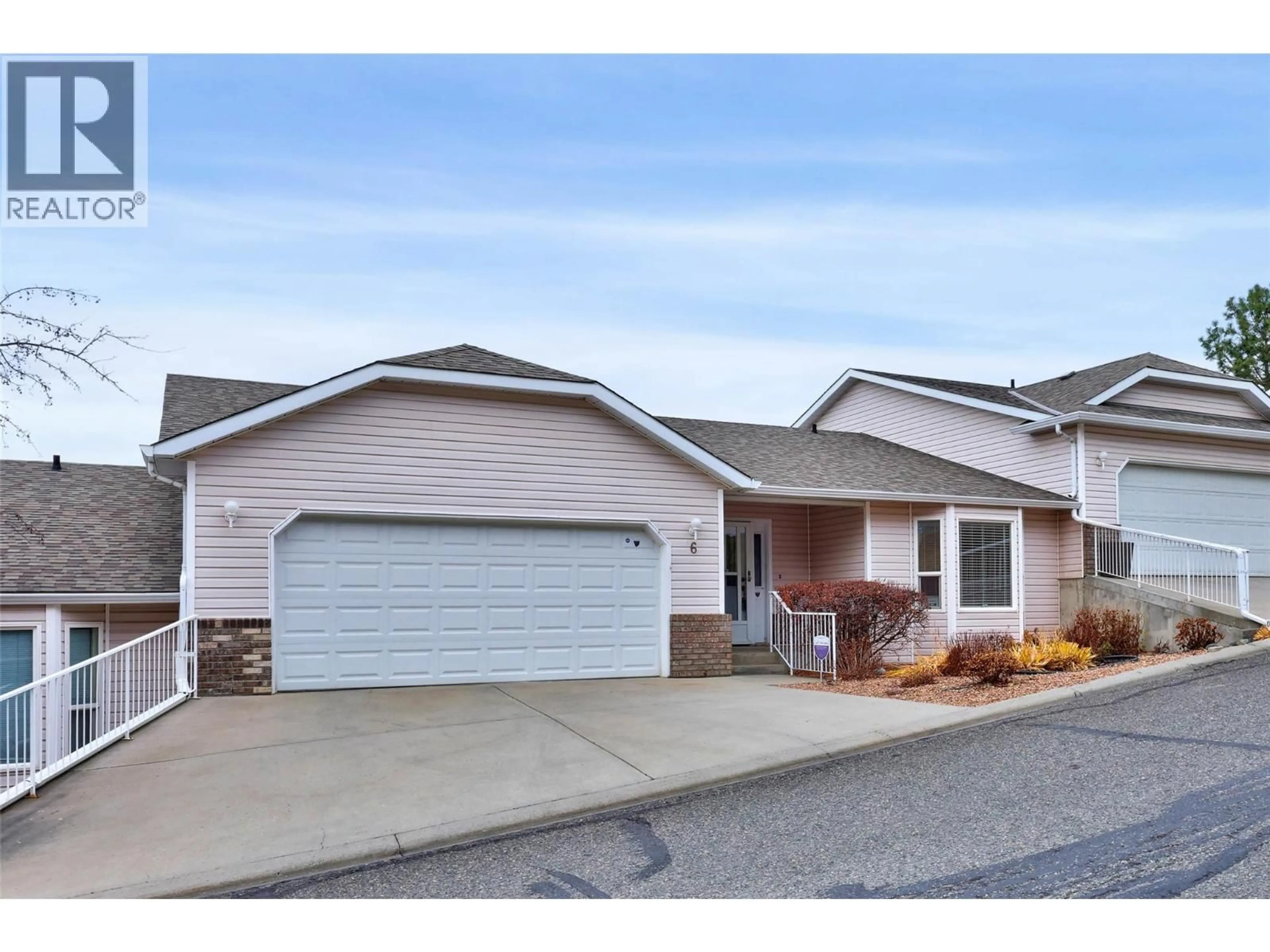 Home with vinyl exterior material, street for 6 - 2022 PACIFIC WAY, Kamloops British Columbia V1S1T1