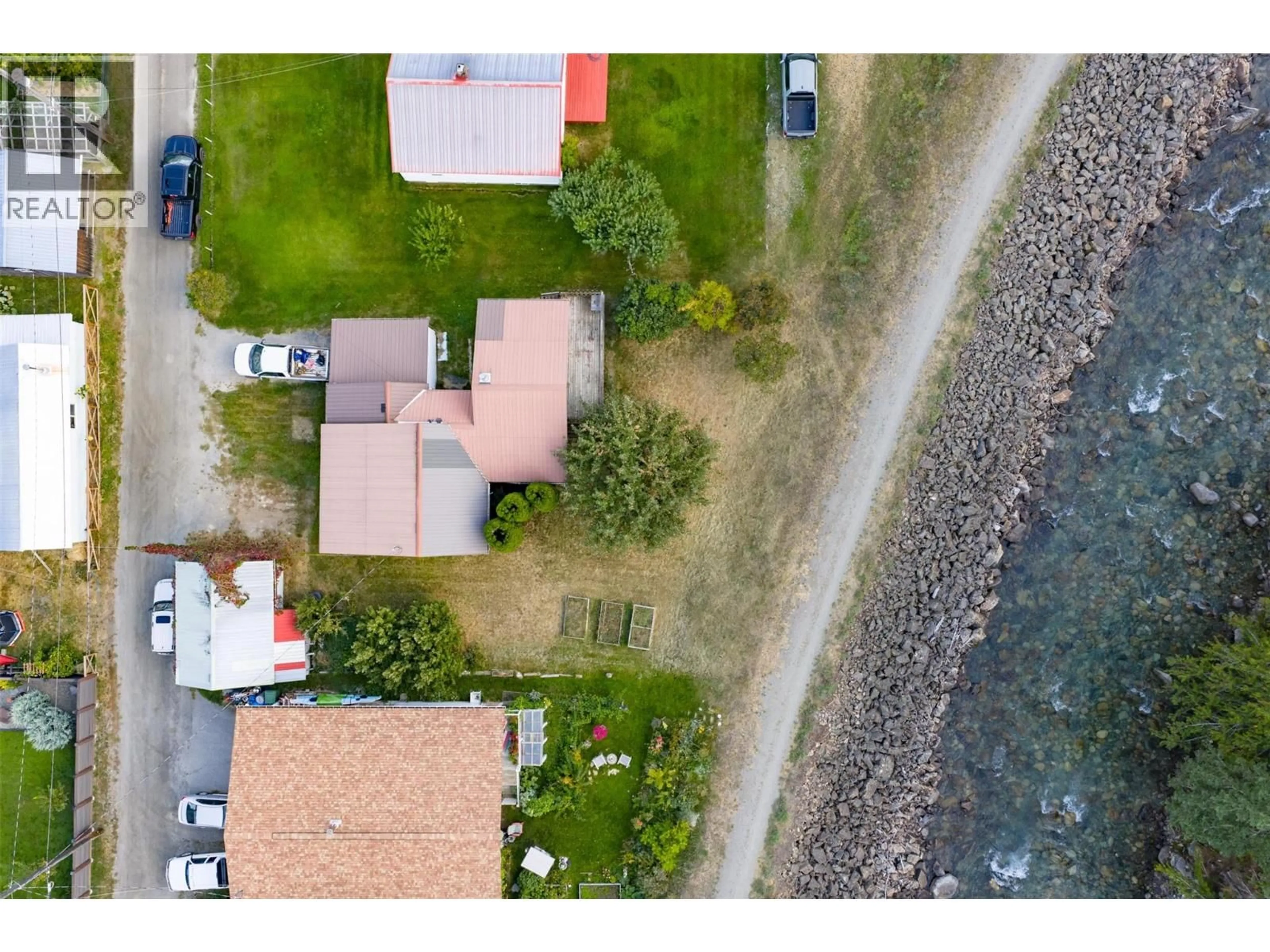 A pic from outside/outdoor area/front of a property/back of a property/a pic from drone, unknown for 320 RIVER LANE, Kaslo British Columbia V0G1M0