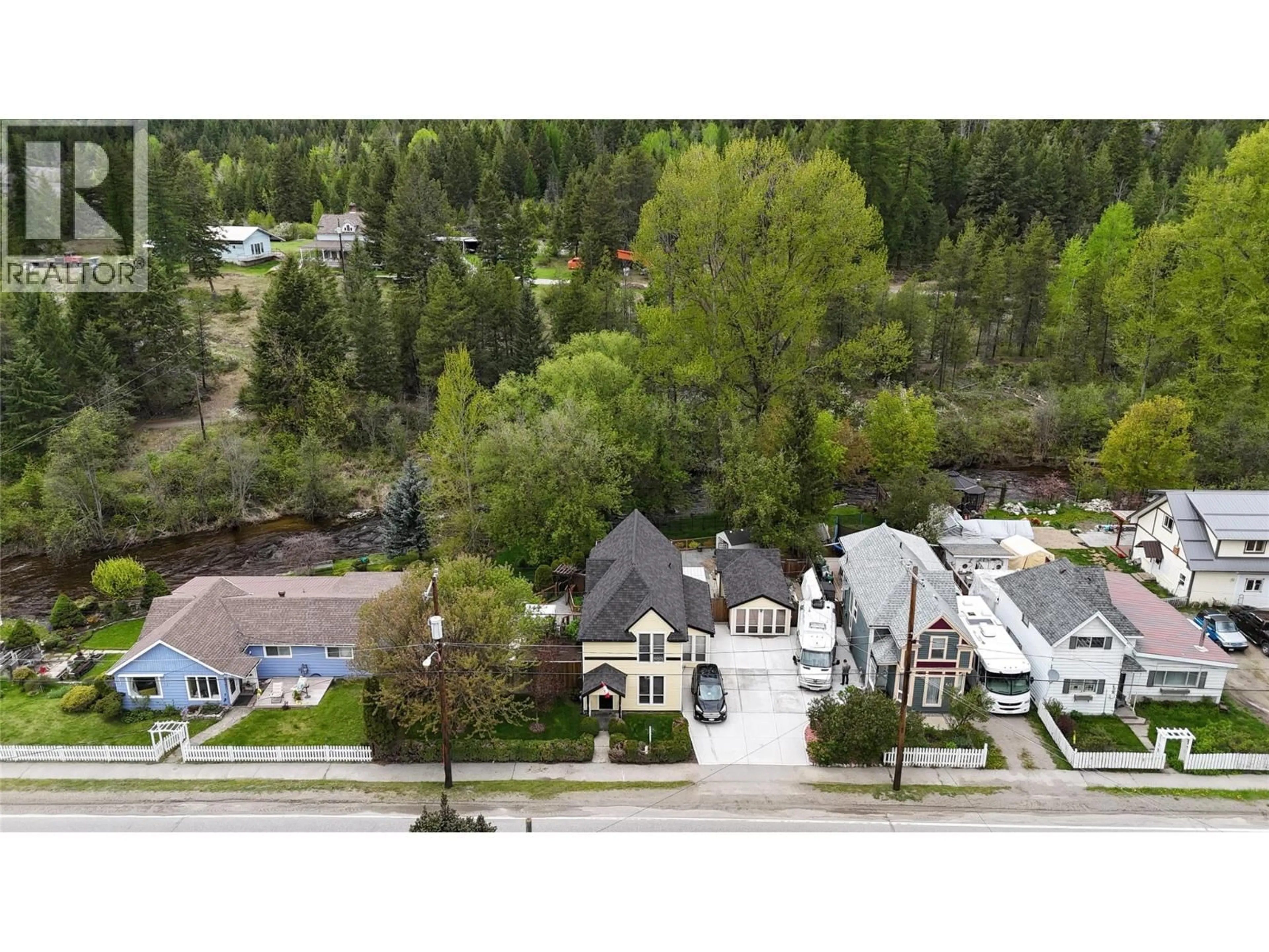 A pic from outside/outdoor area/front of a property/back of a property/a pic from drone, street for 629 GOLD AVENUE SOUTH, Greenwood British Columbia V0H1J0