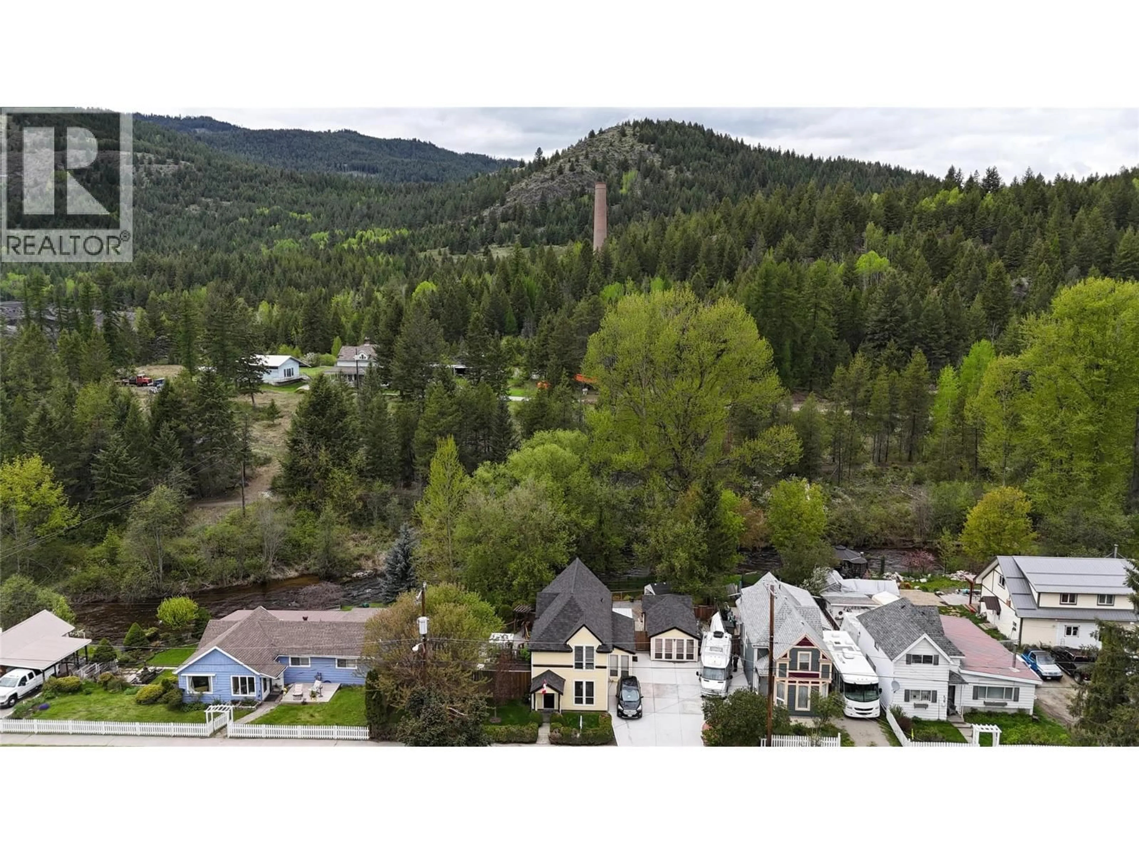 A pic from outside/outdoor area/front of a property/back of a property/a pic from drone, mountain view for 629 GOLD AVENUE SOUTH, Greenwood British Columbia V0H1J0