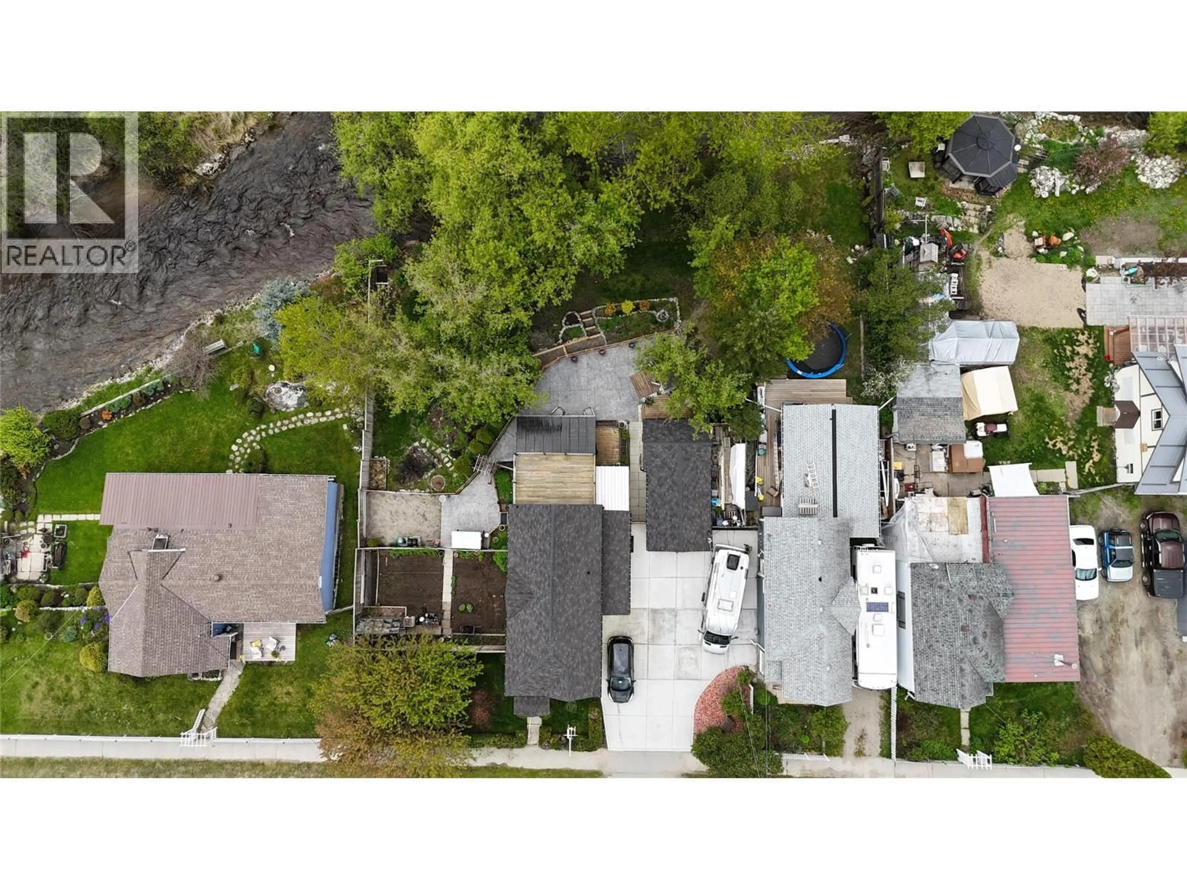 A pic from outside/outdoor area/front of a property/back of a property/a pic from drone, street for 629 GOLD AVENUE SOUTH, Greenwood British Columbia V0H1J0