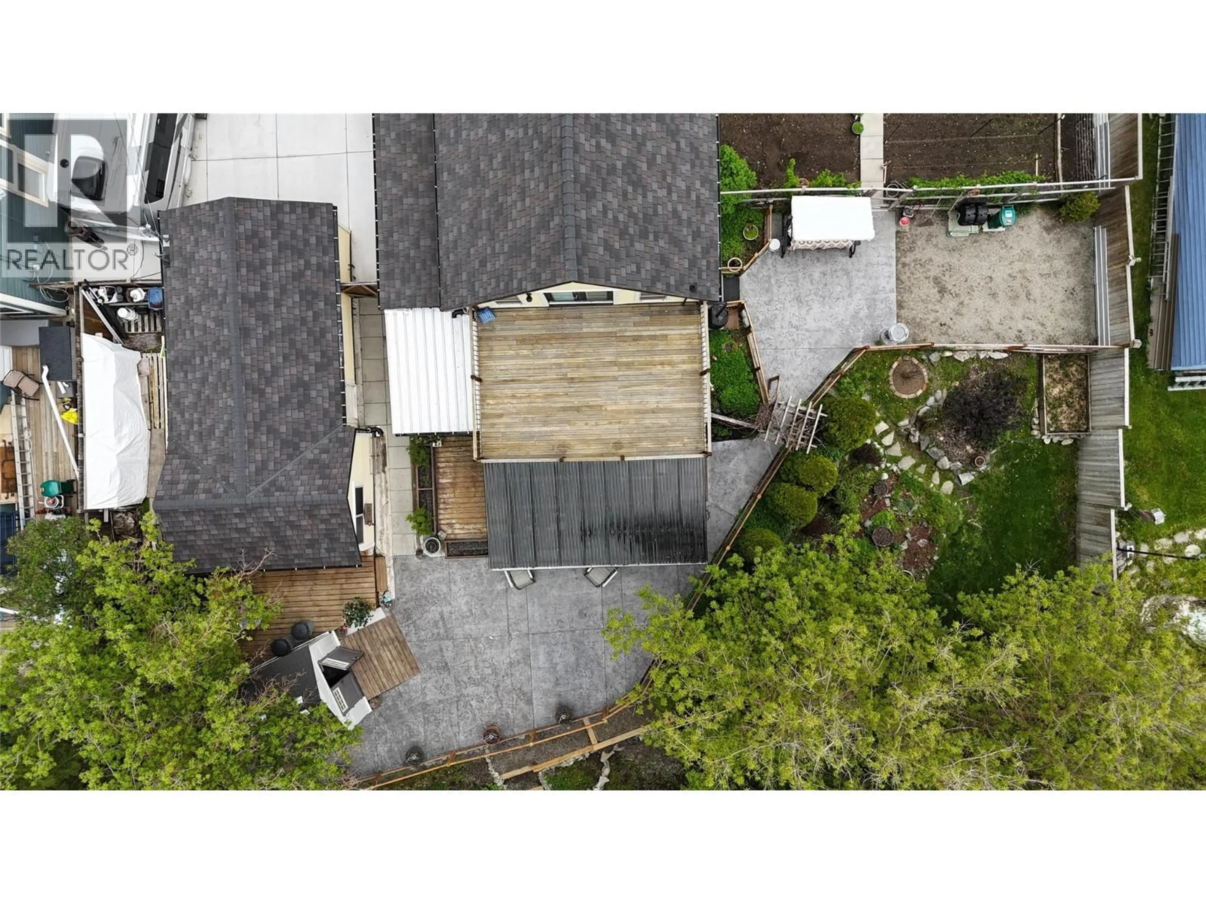 A pic from outside/outdoor area/front of a property/back of a property/a pic from drone, street for 629 GOLD AVENUE SOUTH, Greenwood British Columbia V0H1J0