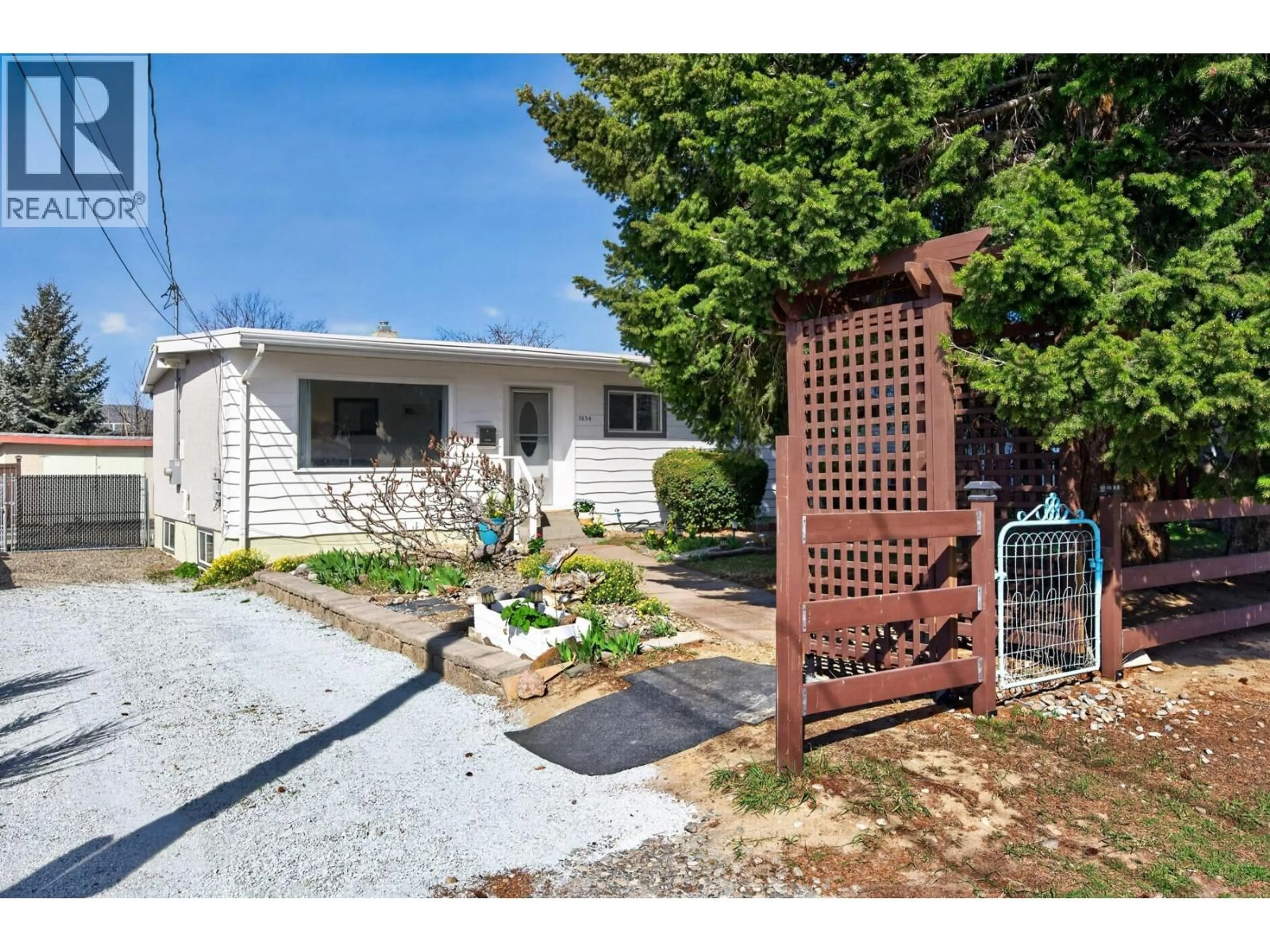 Unknown for 1034 LAROQUE STREET, Kamloops British Columbia V2B5L5