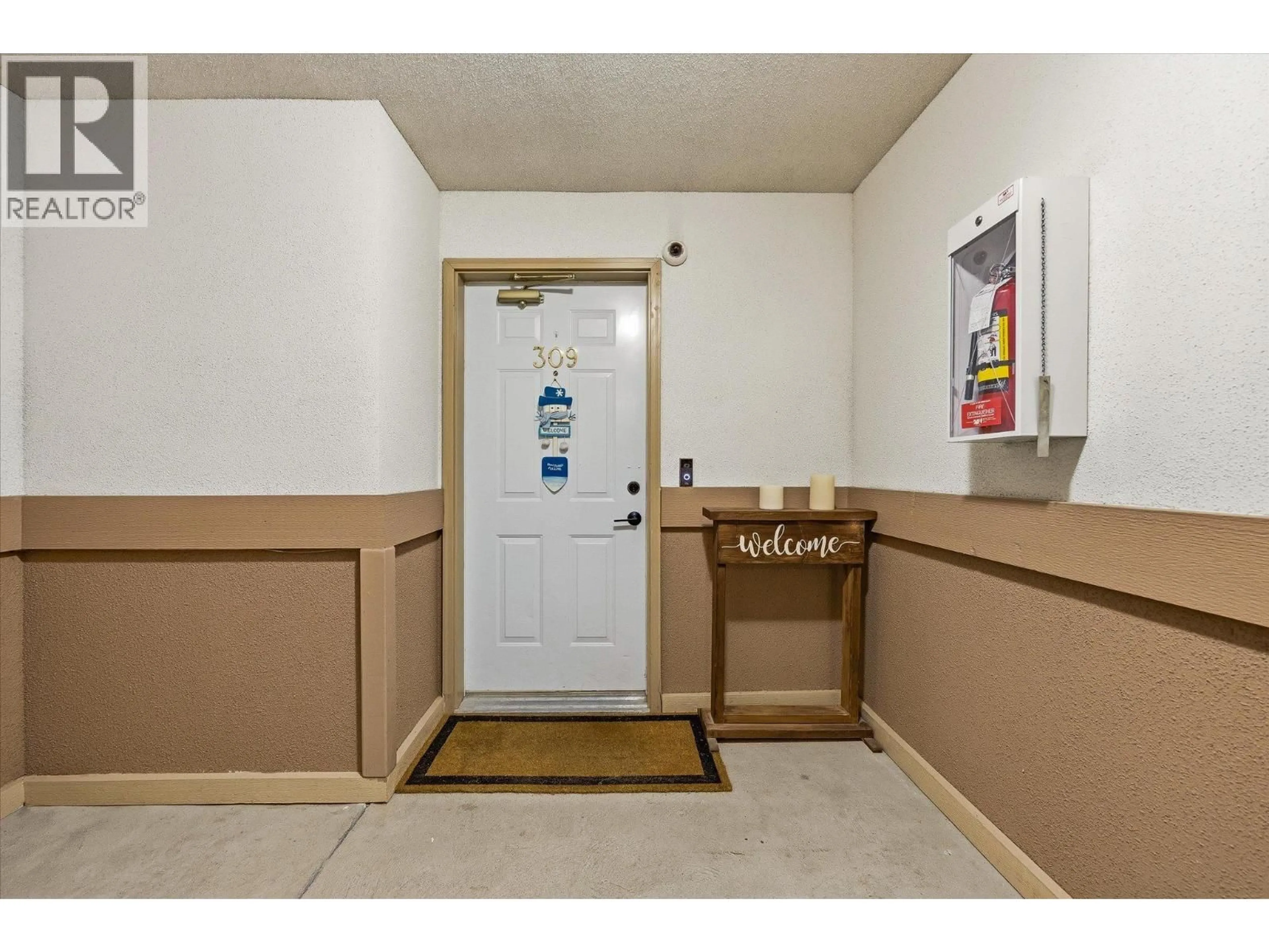 Indoor foyer for 309 - 215 KETTLE VIEW ROAD, Big White British Columbia V1P1T4