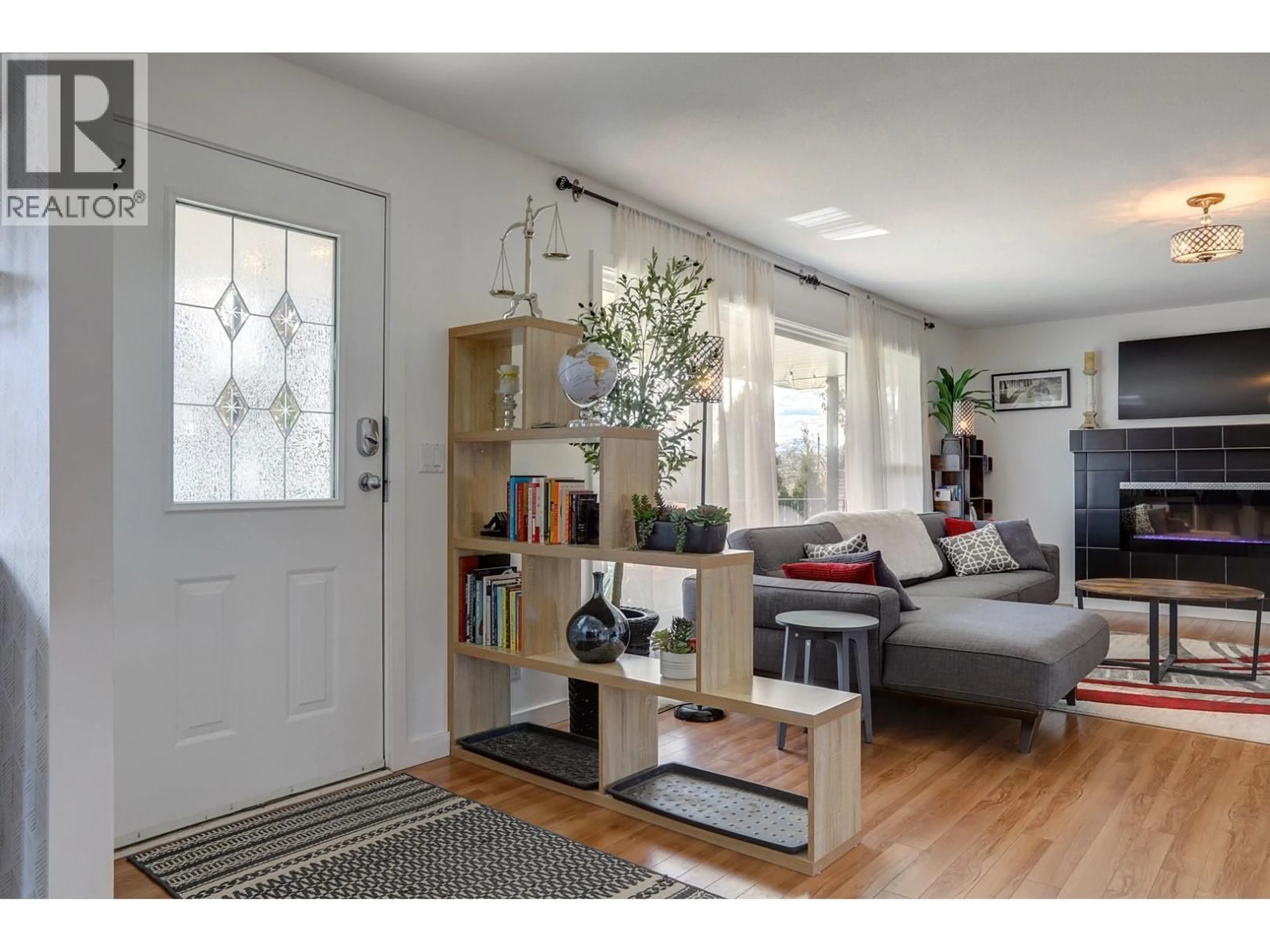 Indoor entryway for 9811 VENABLES DRIVE, Vernon British Columbia V1B2K1