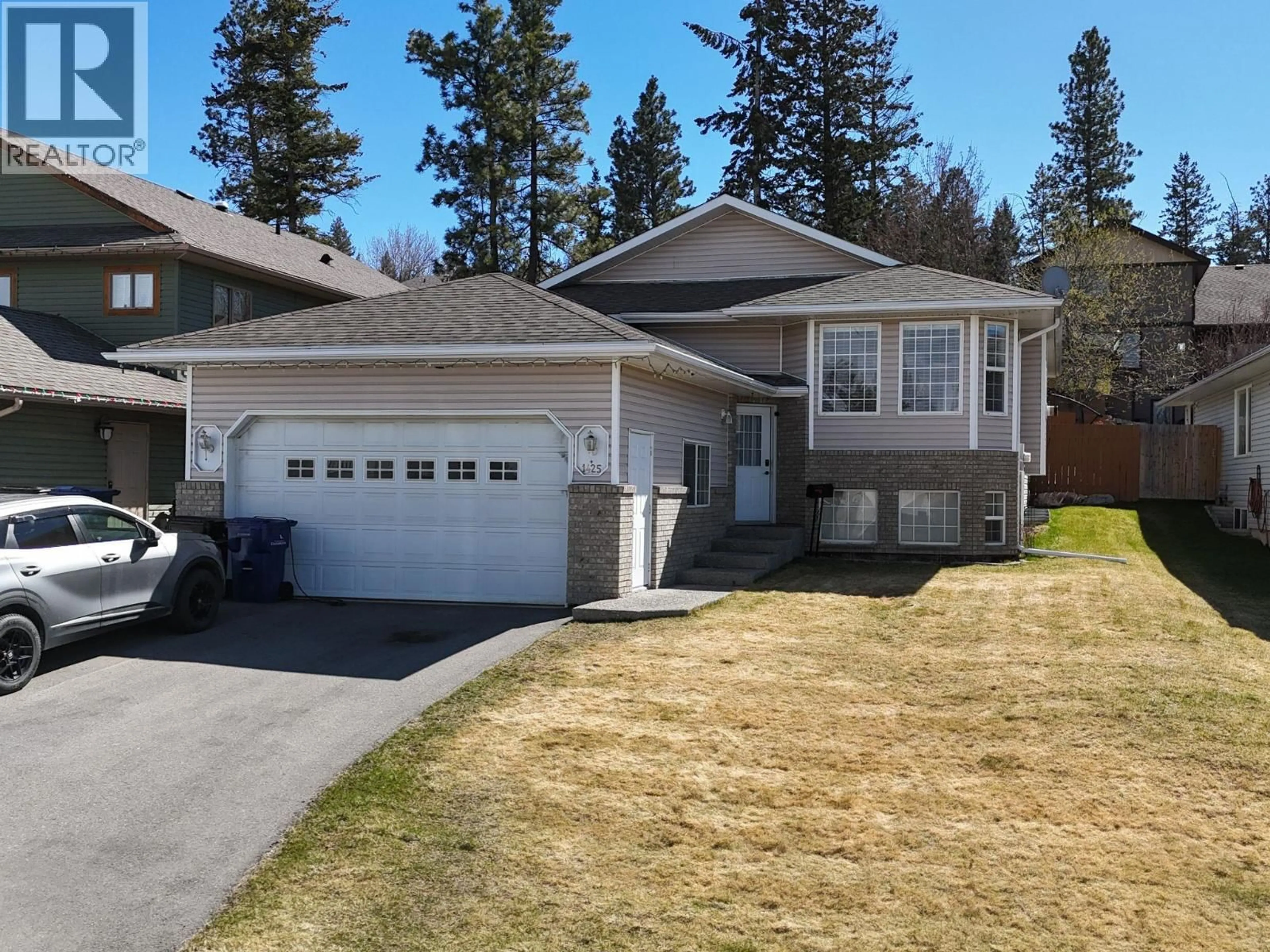 Home with vinyl exterior material, street for 1425 16TH STREET SOUTH, Cranbrook British Columbia V1C6R5
