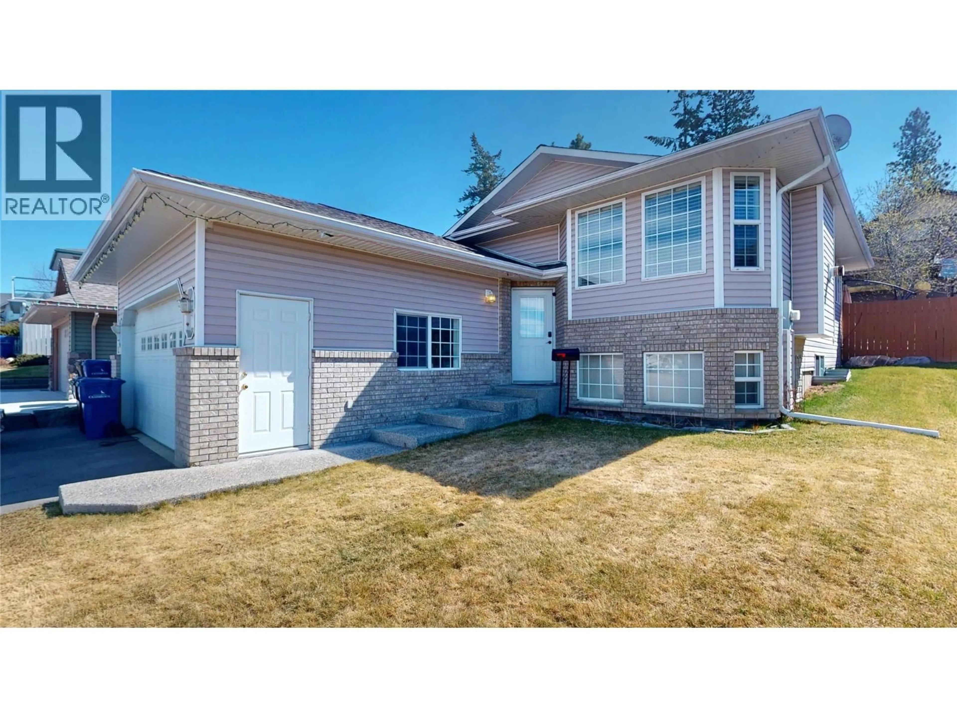Home with vinyl exterior material, street for 1425 16TH STREET SOUTH, Cranbrook British Columbia V1C6R5