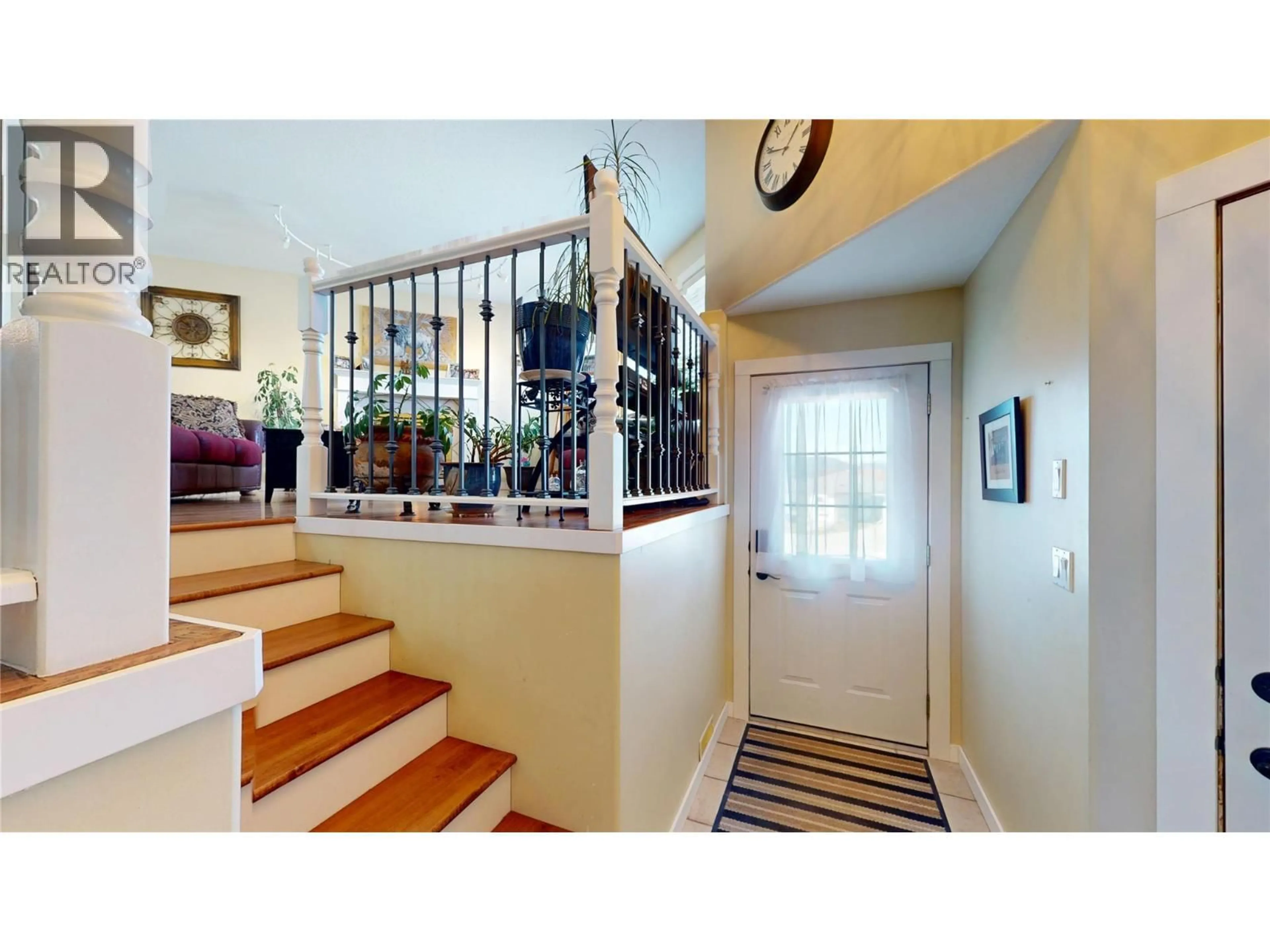 Indoor entryway for 1425 16TH STREET SOUTH, Cranbrook British Columbia V1C6R5