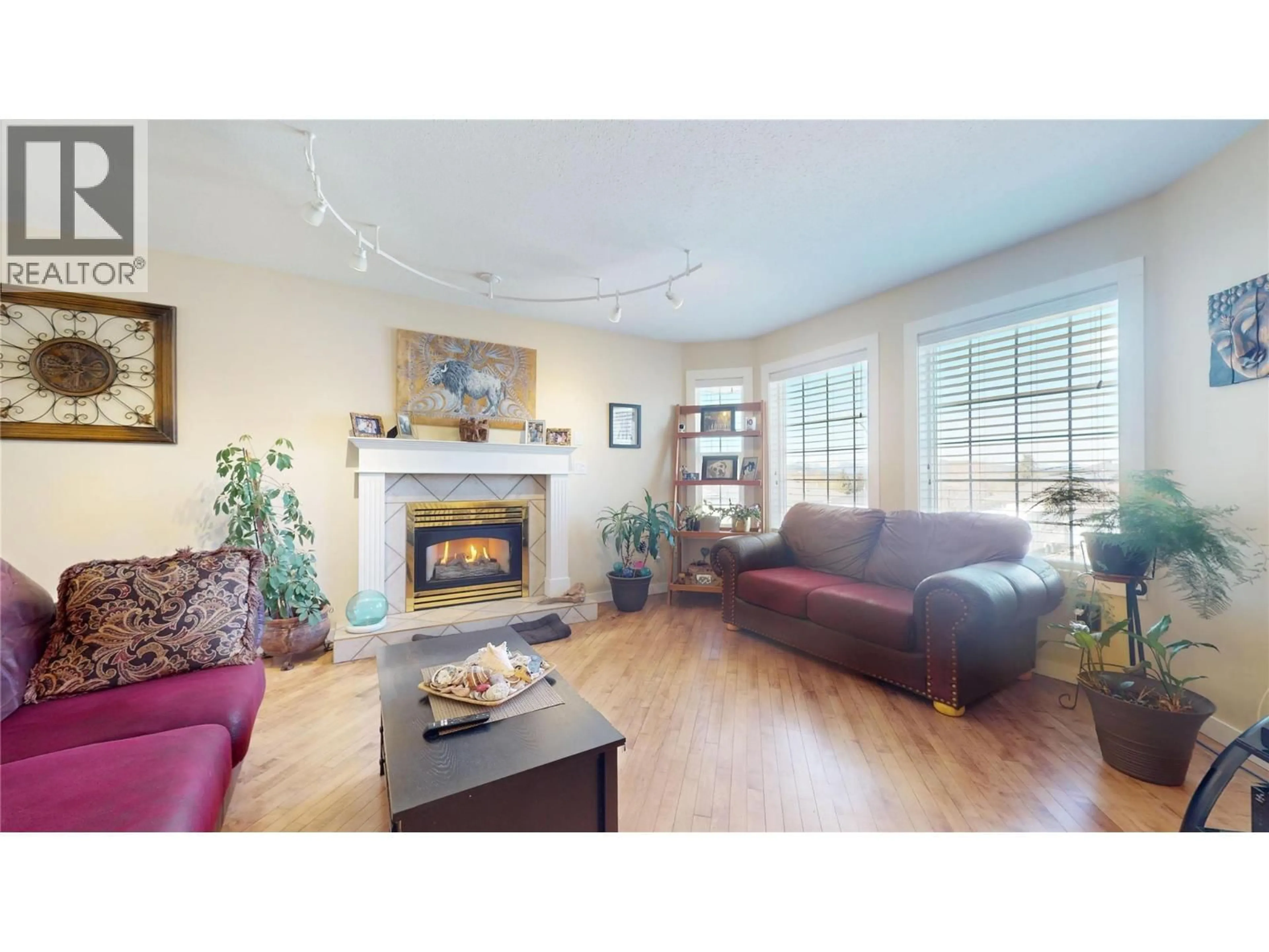 Living room with furniture, wood/laminate floor for 1425 16TH STREET SOUTH, Cranbrook British Columbia V1C6R5