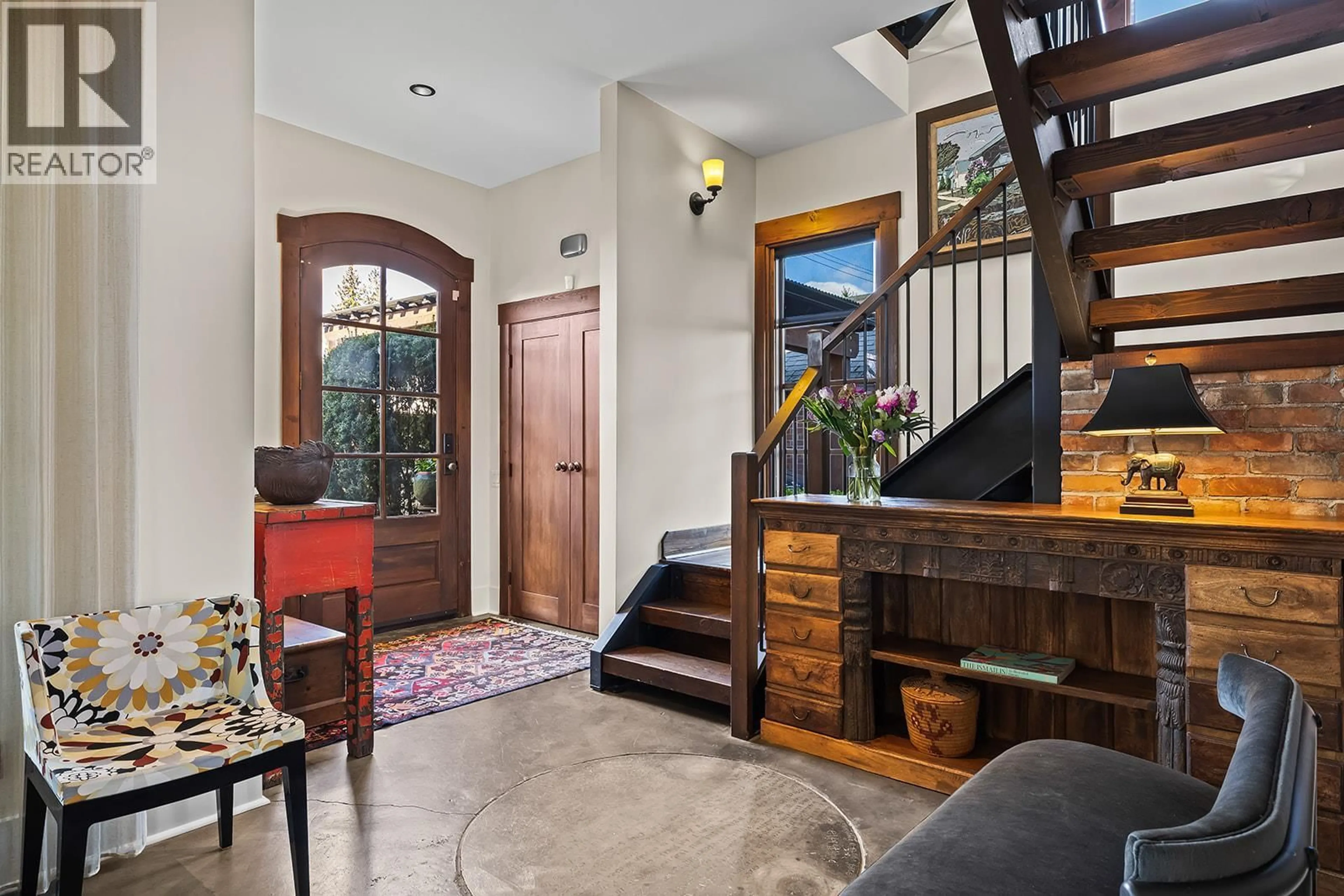 Indoor entryway for 2673 BATH STREET, Kelowna British Columbia V1Y1M3
