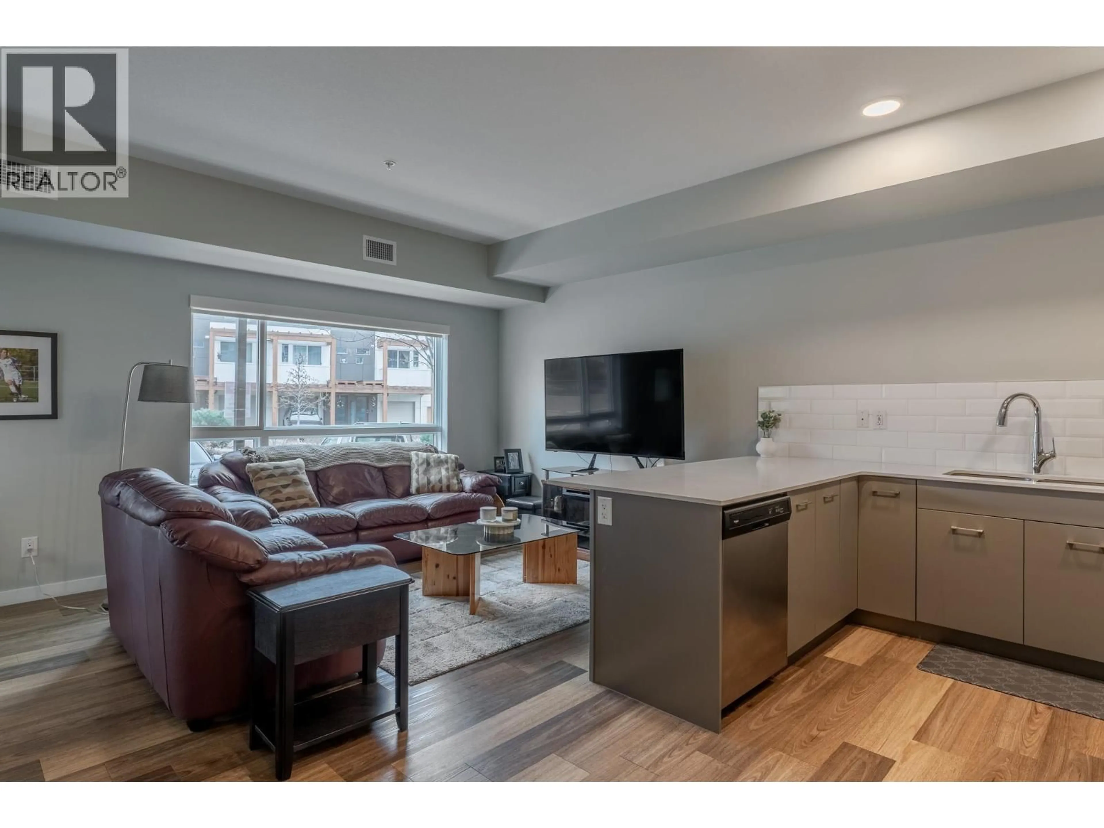 Unknown for 101 - 722 VALLEY ROAD, Kelowna British Columbia V1Y2E6