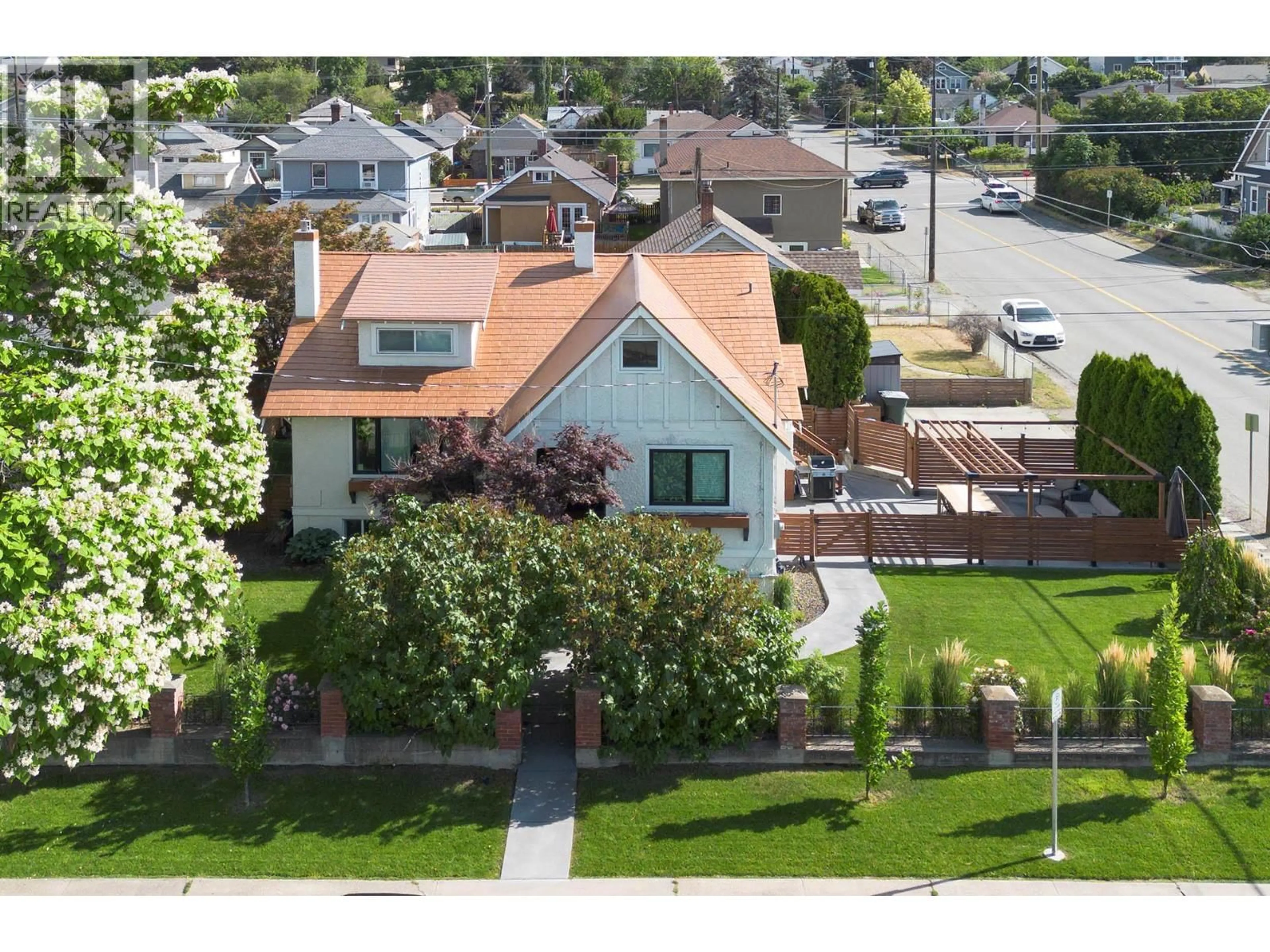 A pic from outside/outdoor area/front of a property/back of a property/a pic from drone, street for 707 NICOLA STREET, Kamloops British Columbia V2C2R5