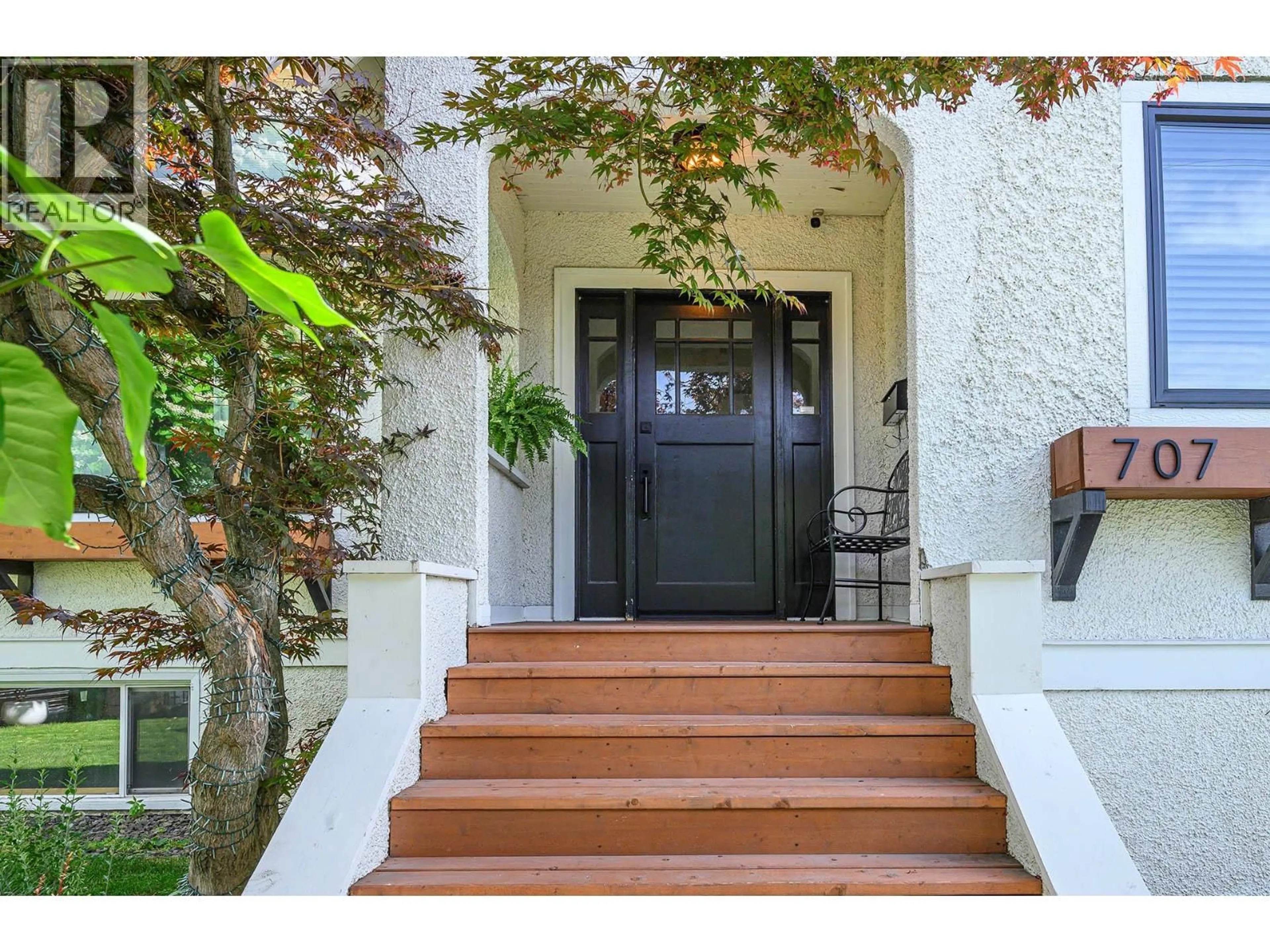 Indoor entryway for 707 NICOLA STREET, Kamloops British Columbia V2C2R5