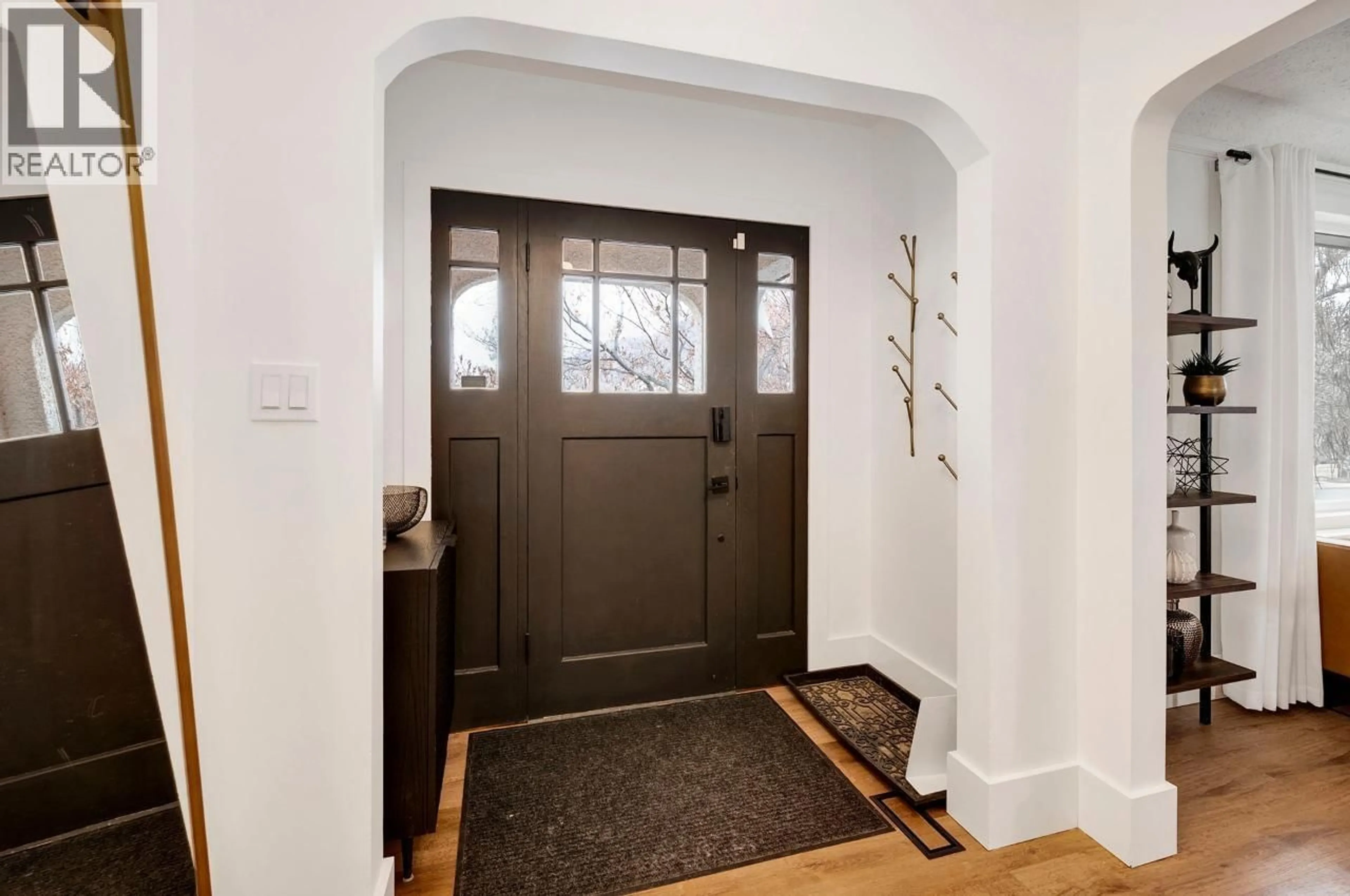 Indoor entryway for 707 NICOLA STREET, Kamloops British Columbia V2C2R5