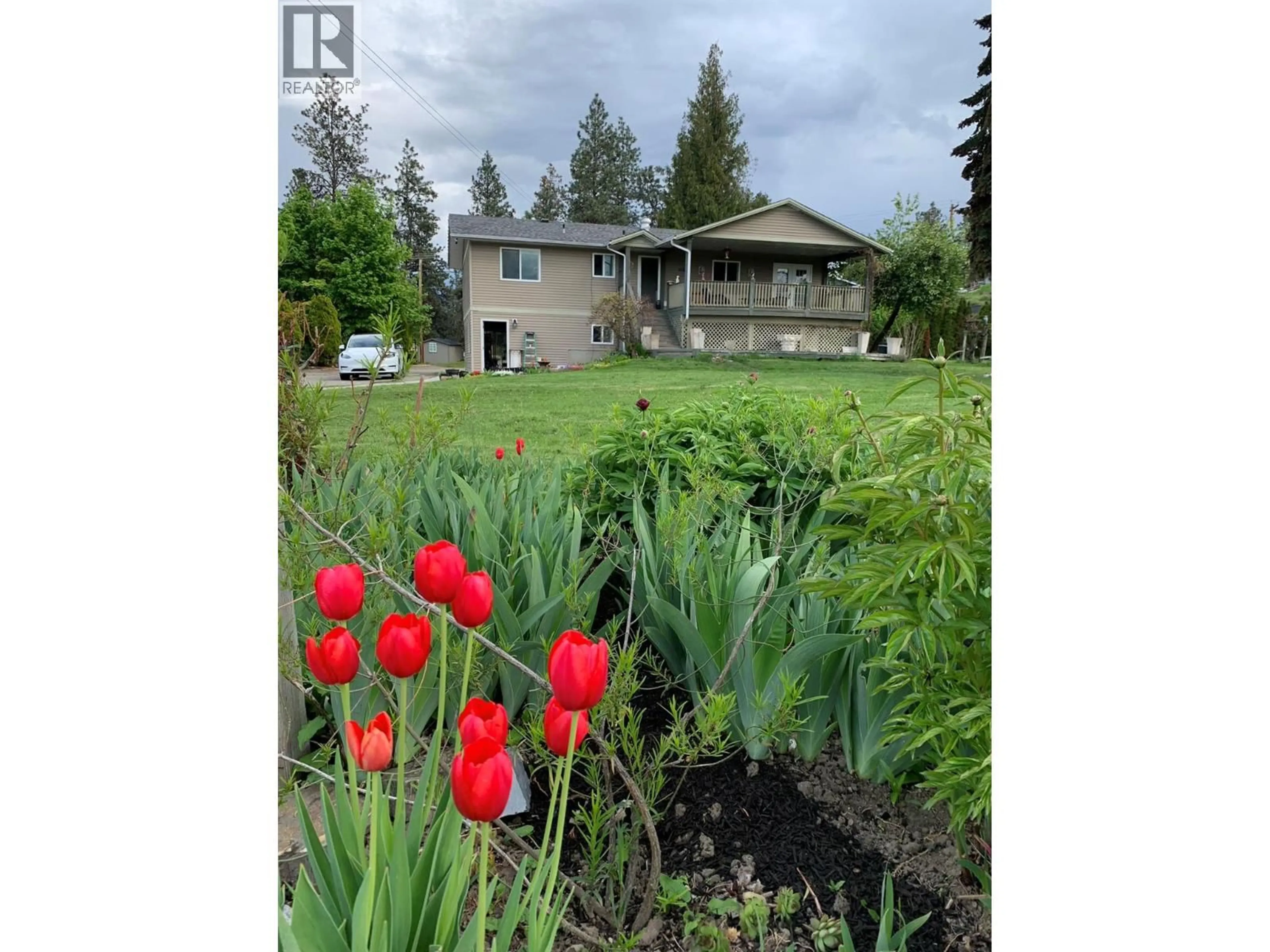 A pic from outside/outdoor area/front of a property/back of a property/a pic from drone, street for 2662 LONGHILL ROAD, Kelowna British Columbia V1V2G5